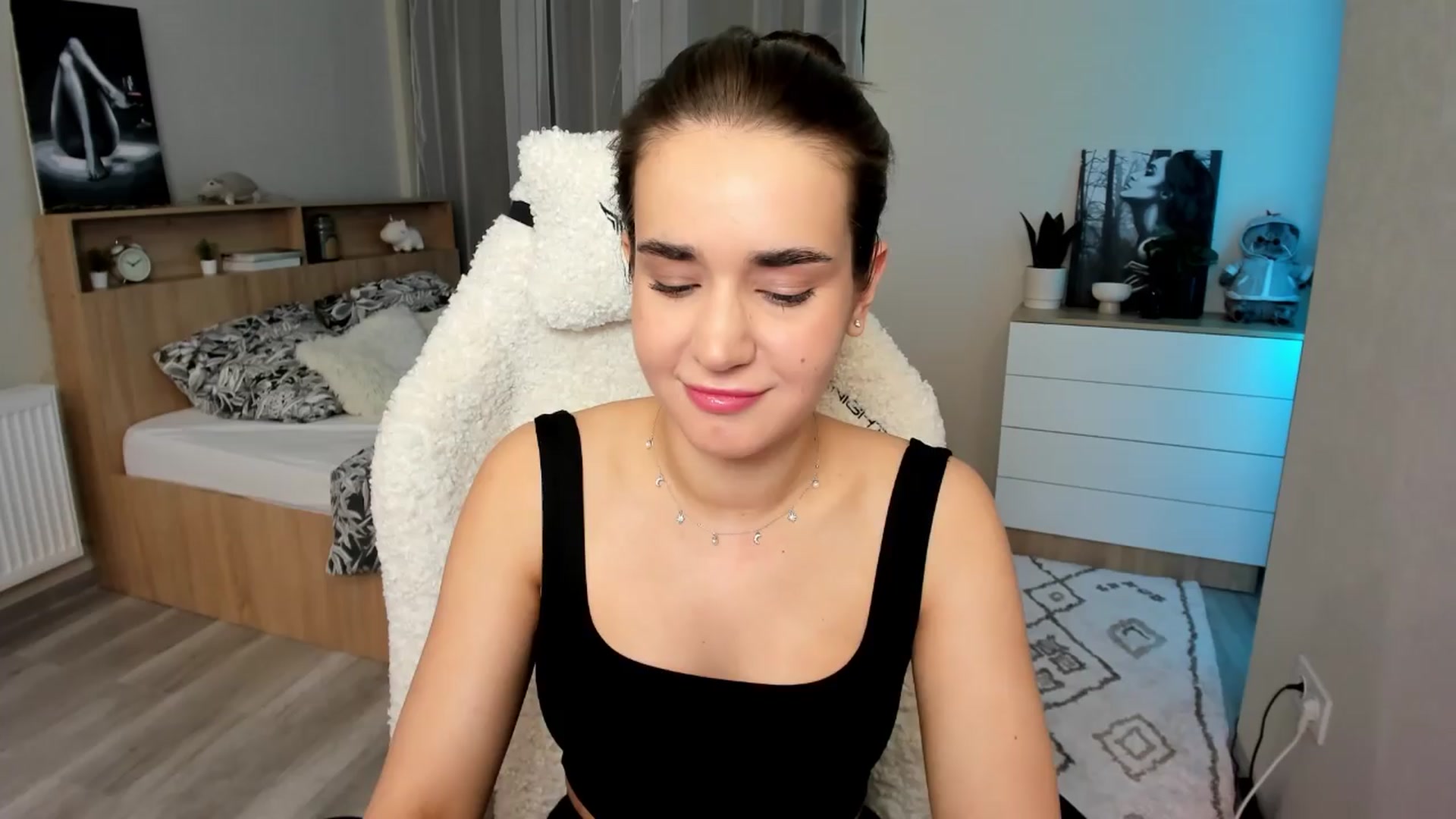 Gallery image thumbnail from Ellies_Smile's myfreecams stream on, 04/12/2024, 16:25 image 20 of 20