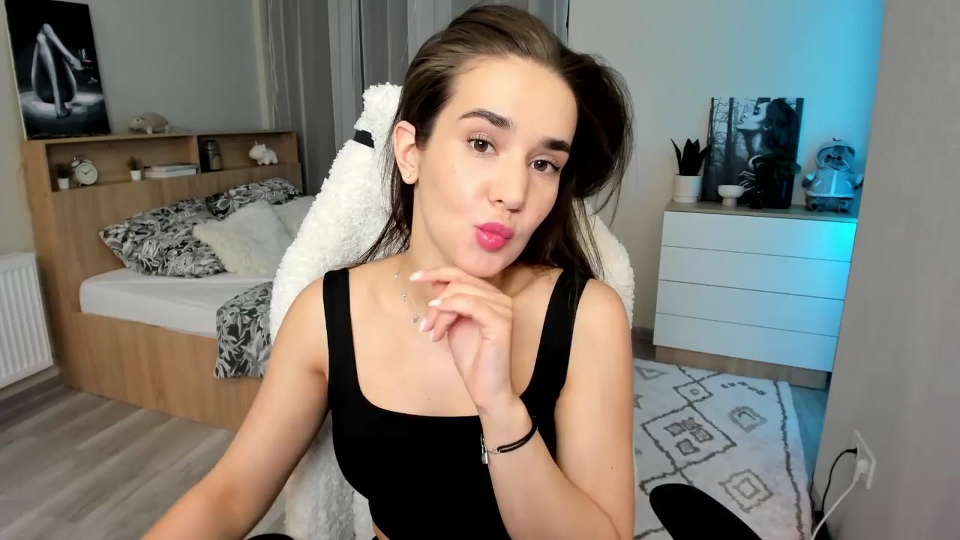 Gallery image thumbnail from Ellies_Smile's myfreecams stream on, 04/12/2024, 16:25 image 12 of 20
