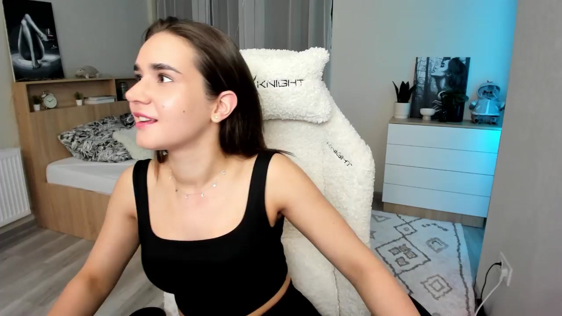 Gallery image thumbnail from Ellies_Smile's myfreecams stream on, 04/12/2024, 16:25 image 10 of 20