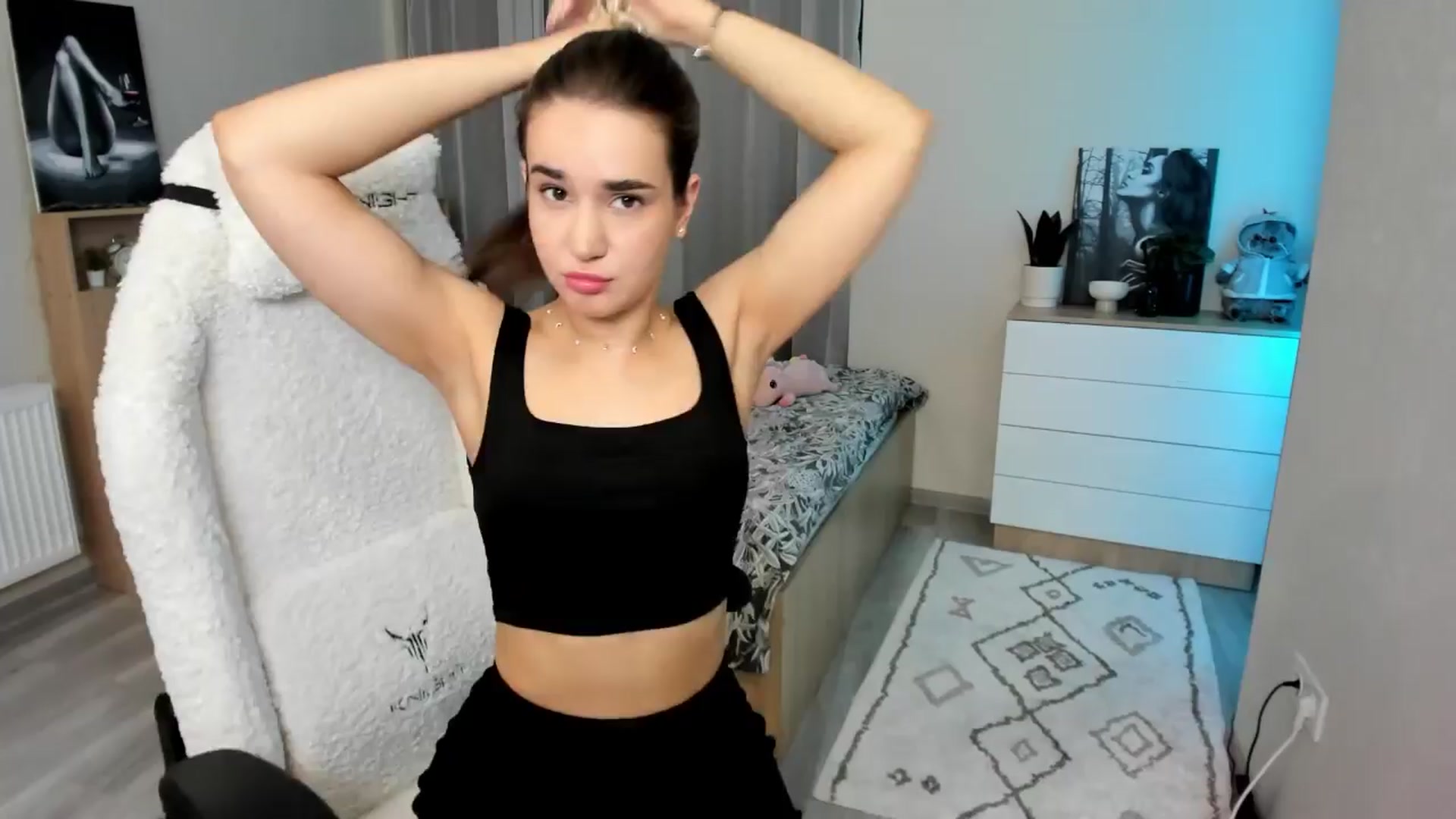 Gallery image thumbnail from Ellies_Smile's myfreecams stream on, 04/12/2024, 16:25 image 14 of 20