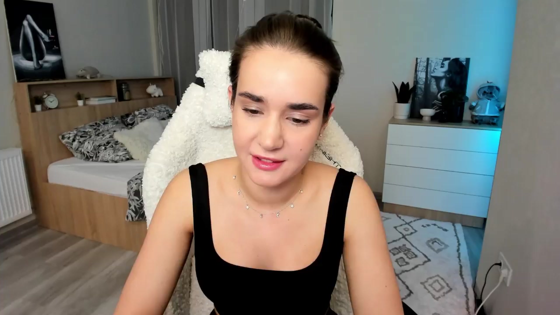 Gallery image thumbnail from Ellies_Smile's myfreecams stream on, 04/12/2024, 16:25 image 19 of 20
