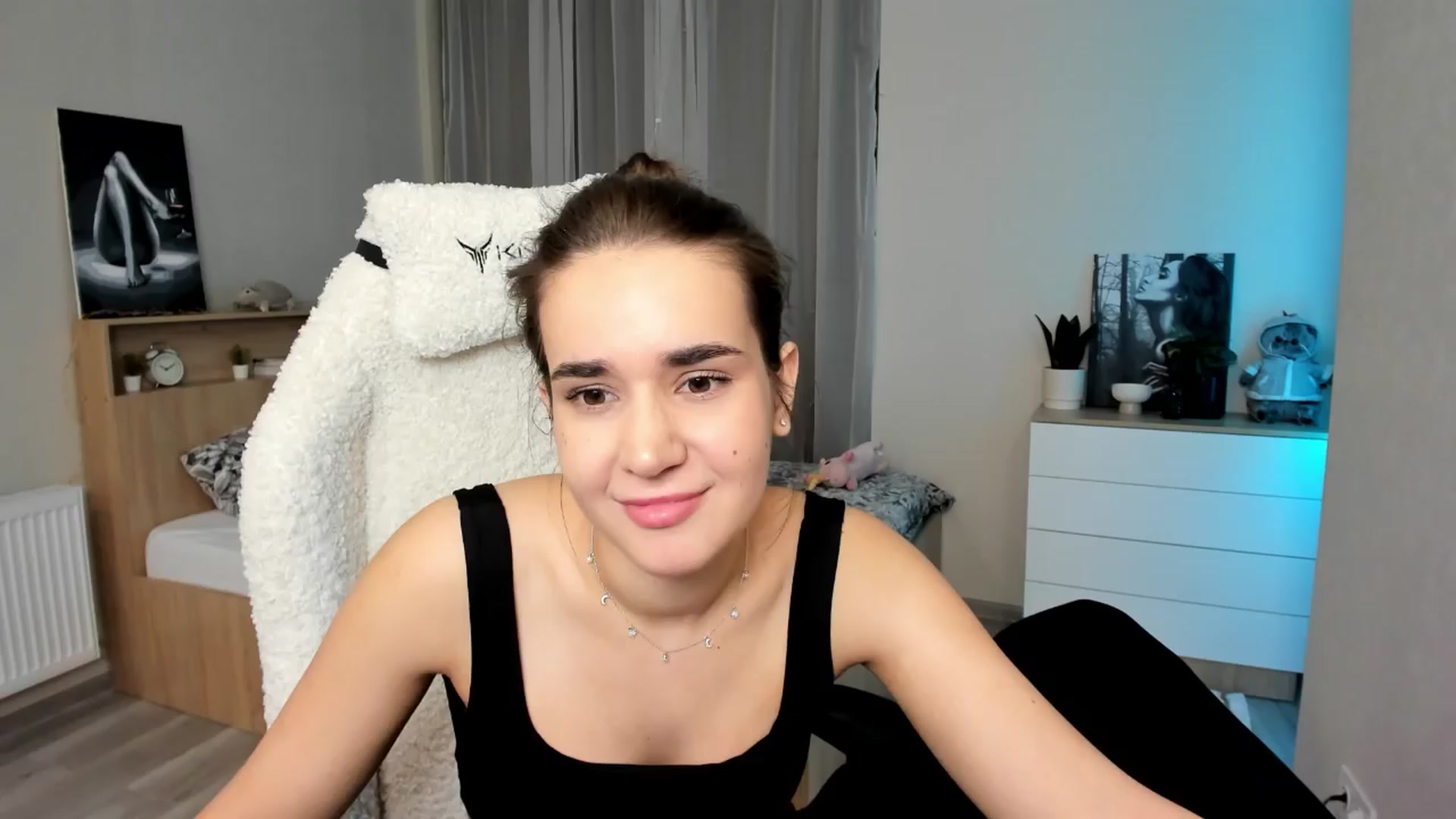 Gallery image thumbnail from Ellies_Smile's myfreecams stream on, 04/12/2024, 18:51 image 4 of 20