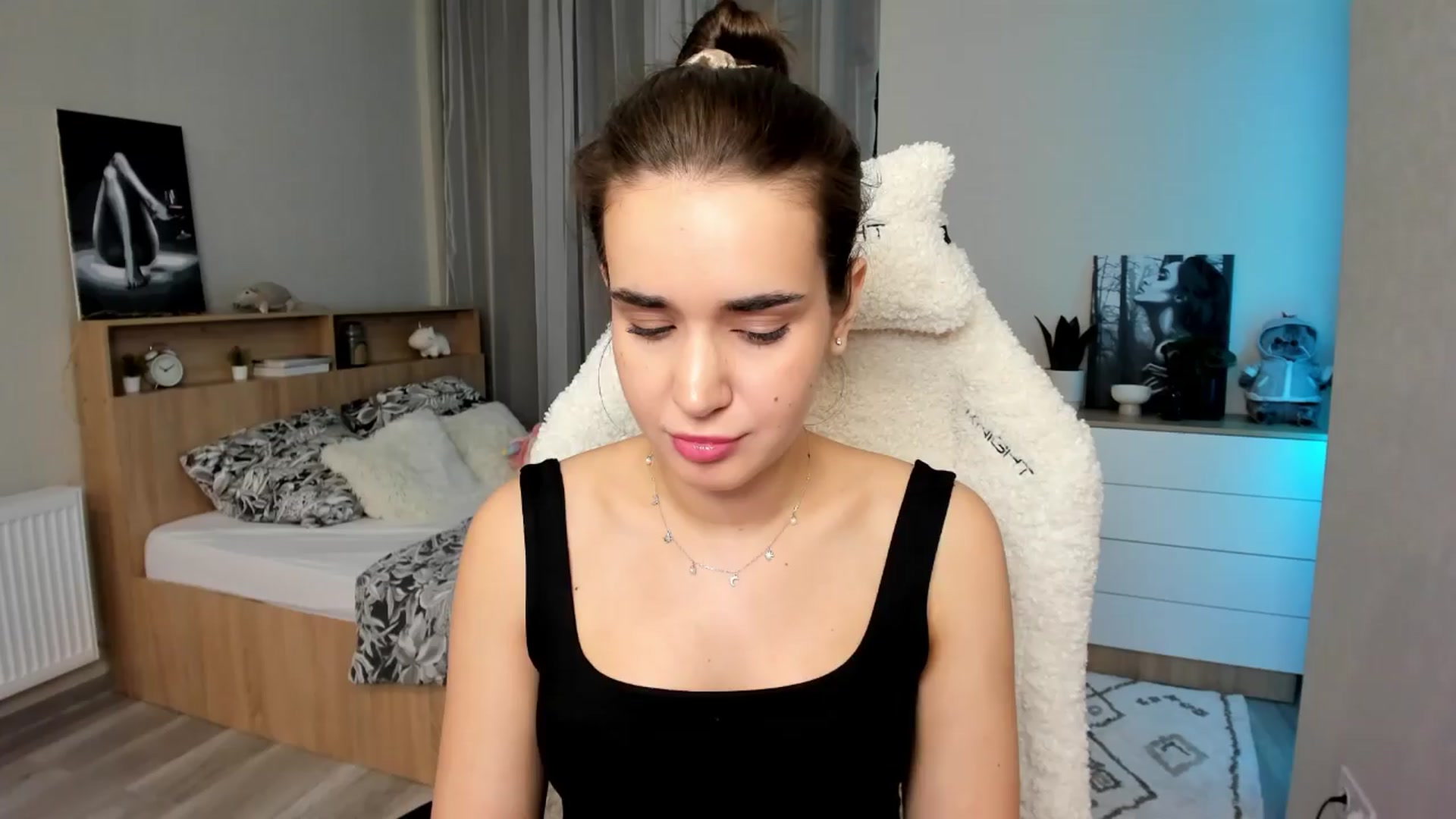 Gallery image thumbnail from Ellies_Smile's myfreecams stream on, 04/12/2024, 18:51 image 20 of 20