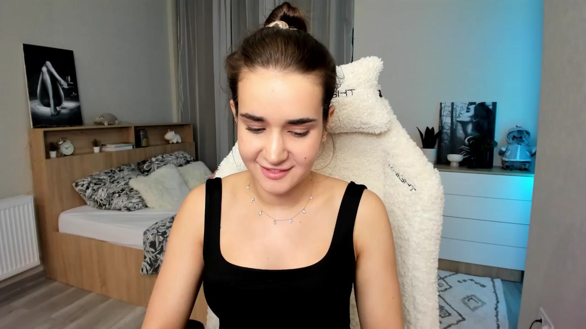 Gallery image thumbnail from Ellies_Smile's myfreecams stream on, 04/12/2024, 18:51 image 12 of 20