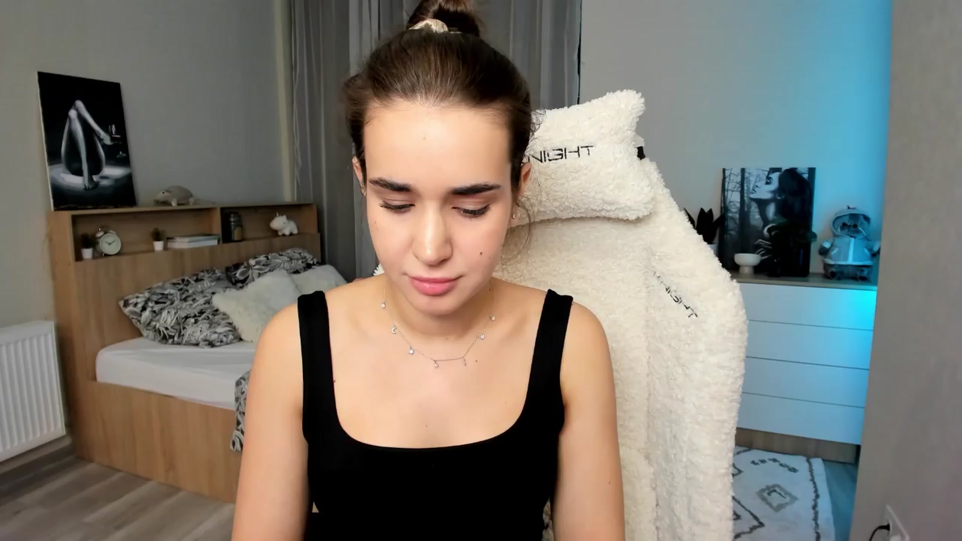 Gallery image thumbnail from Ellies_Smile's myfreecams stream on, 04/12/2024, 18:51 image 11 of 20
