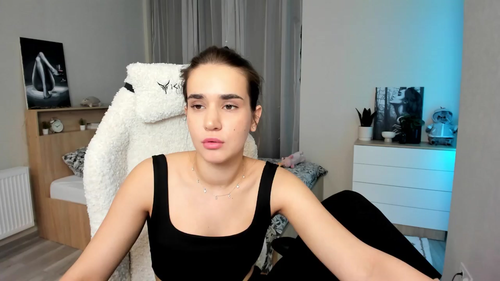 Gallery image thumbnail from Ellies_Smile's myfreecams stream on, 04/12/2024, 18:51 image 1 of 20