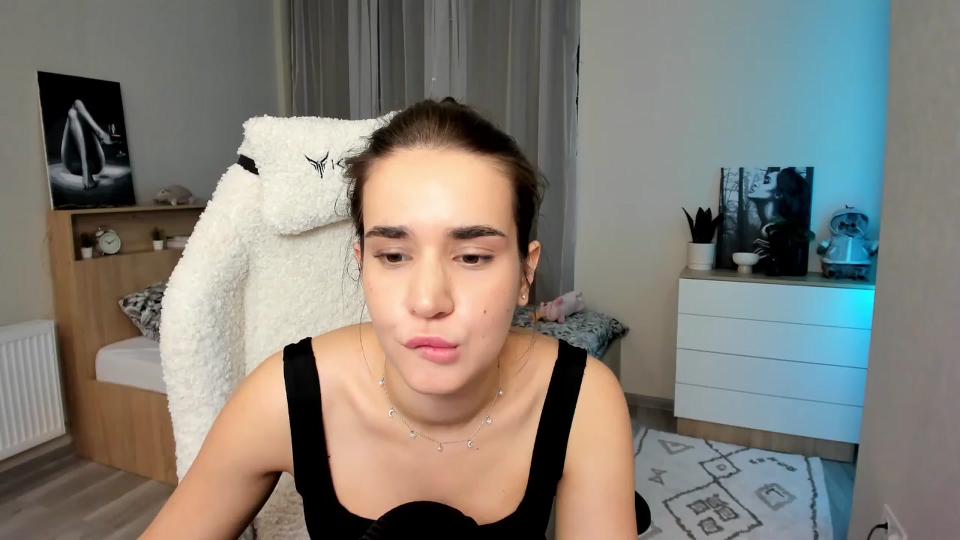 Gallery image thumbnail from Ellies_Smile's myfreecams stream on, 04/12/2024, 18:51 image 7 of 20