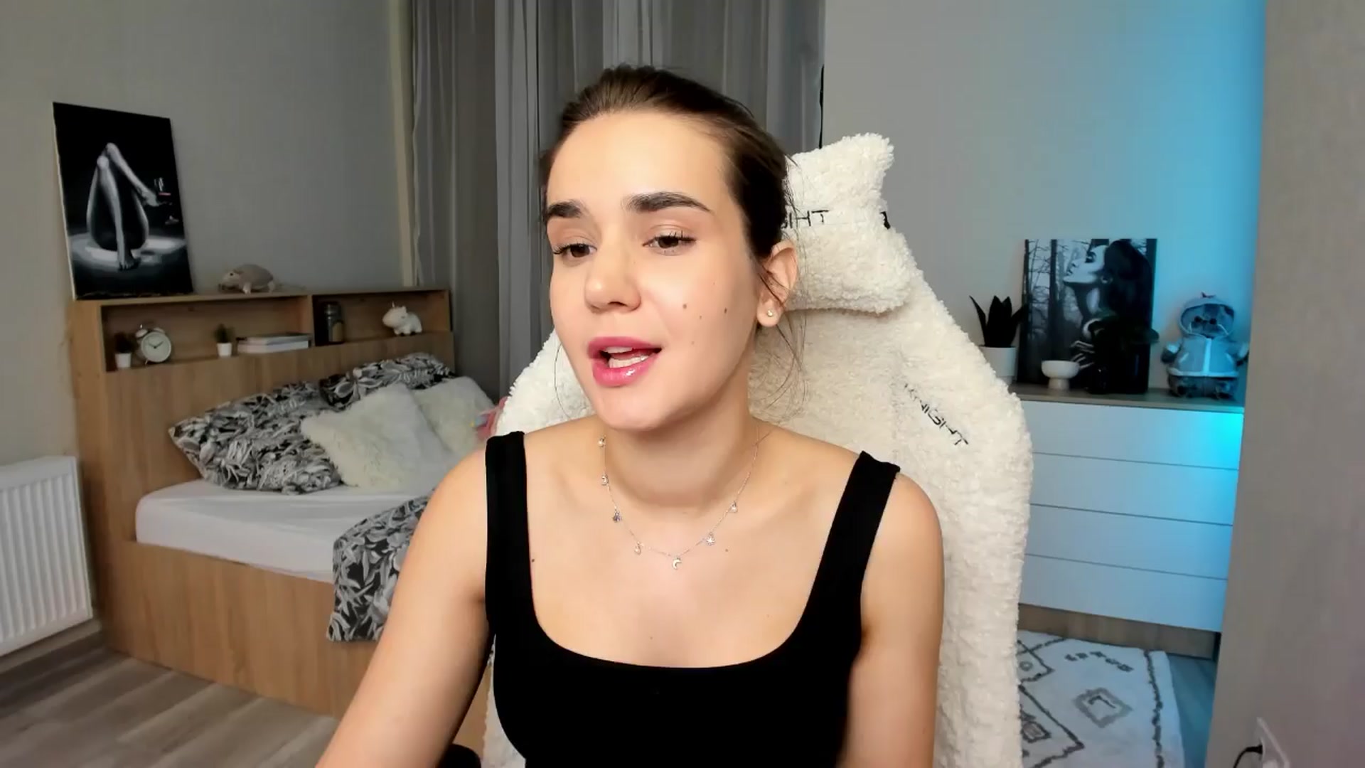 Gallery image thumbnail from Ellies_Smile's myfreecams stream on, 04/12/2024, 18:51 image 18 of 20