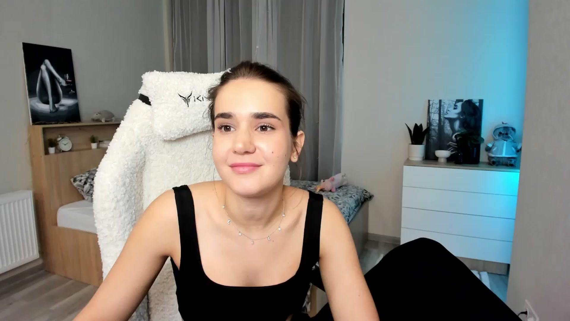 Gallery image thumbnail from Ellies_Smile's myfreecams stream on, 04/12/2024, 18:51 image 5 of 20