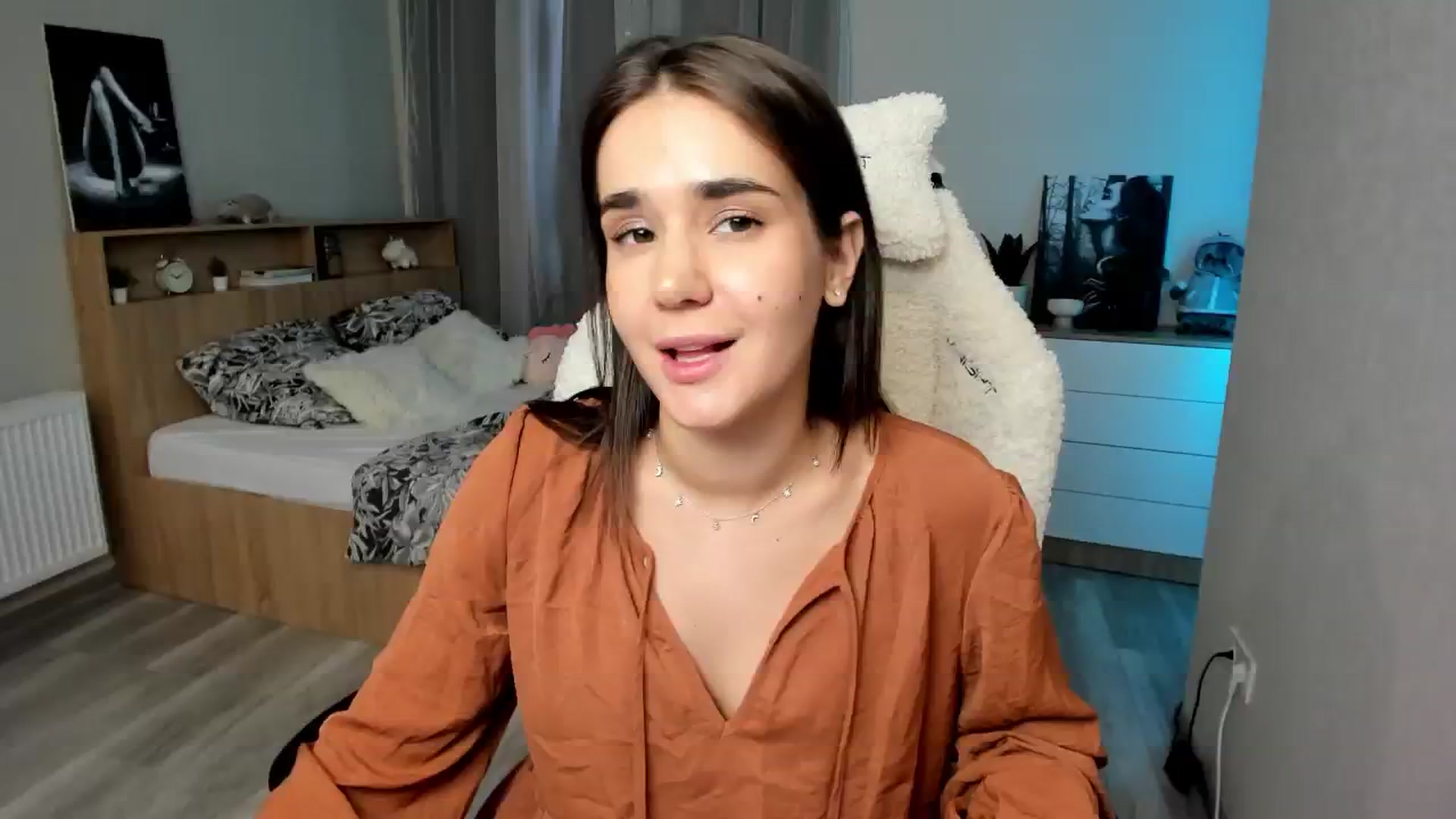 Gallery image thumbnail from Ellies_Smile's myfreecams stream on, 04/17/2024, 15:14 image 19 of 20