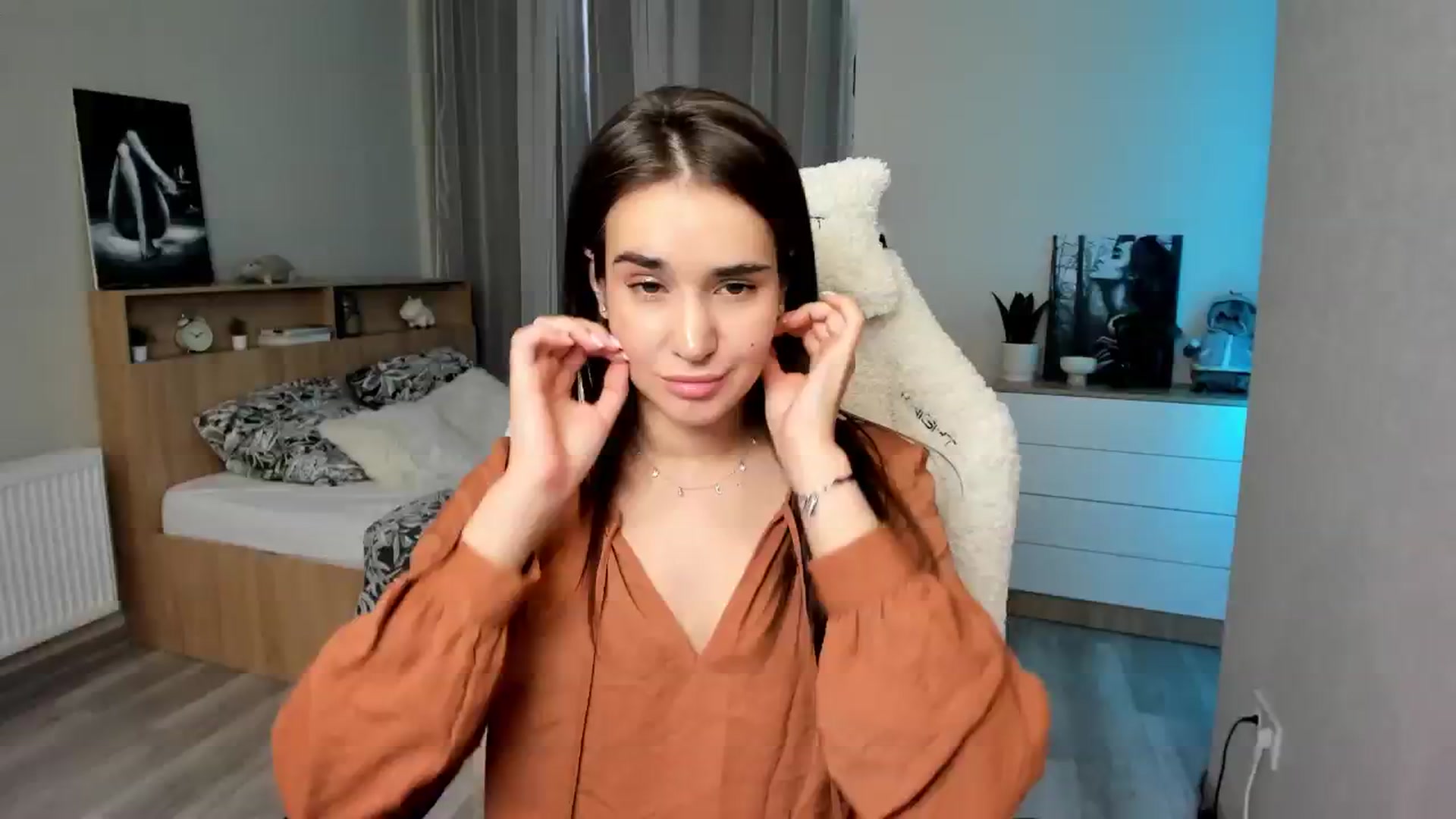 Gallery image thumbnail from Ellies_Smile's myfreecams stream on, 04/17/2024, 15:14 image 3 of 20