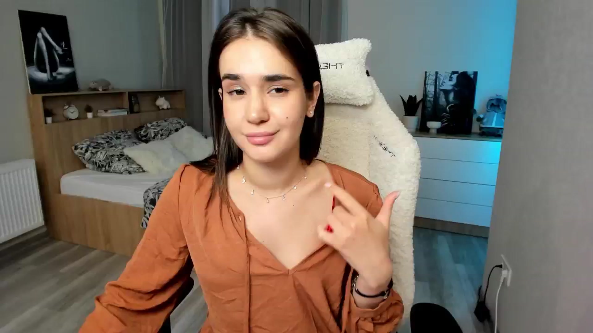 Gallery image thumbnail from Ellies_Smile's myfreecams stream on, 04/17/2024, 15:14 image 18 of 20