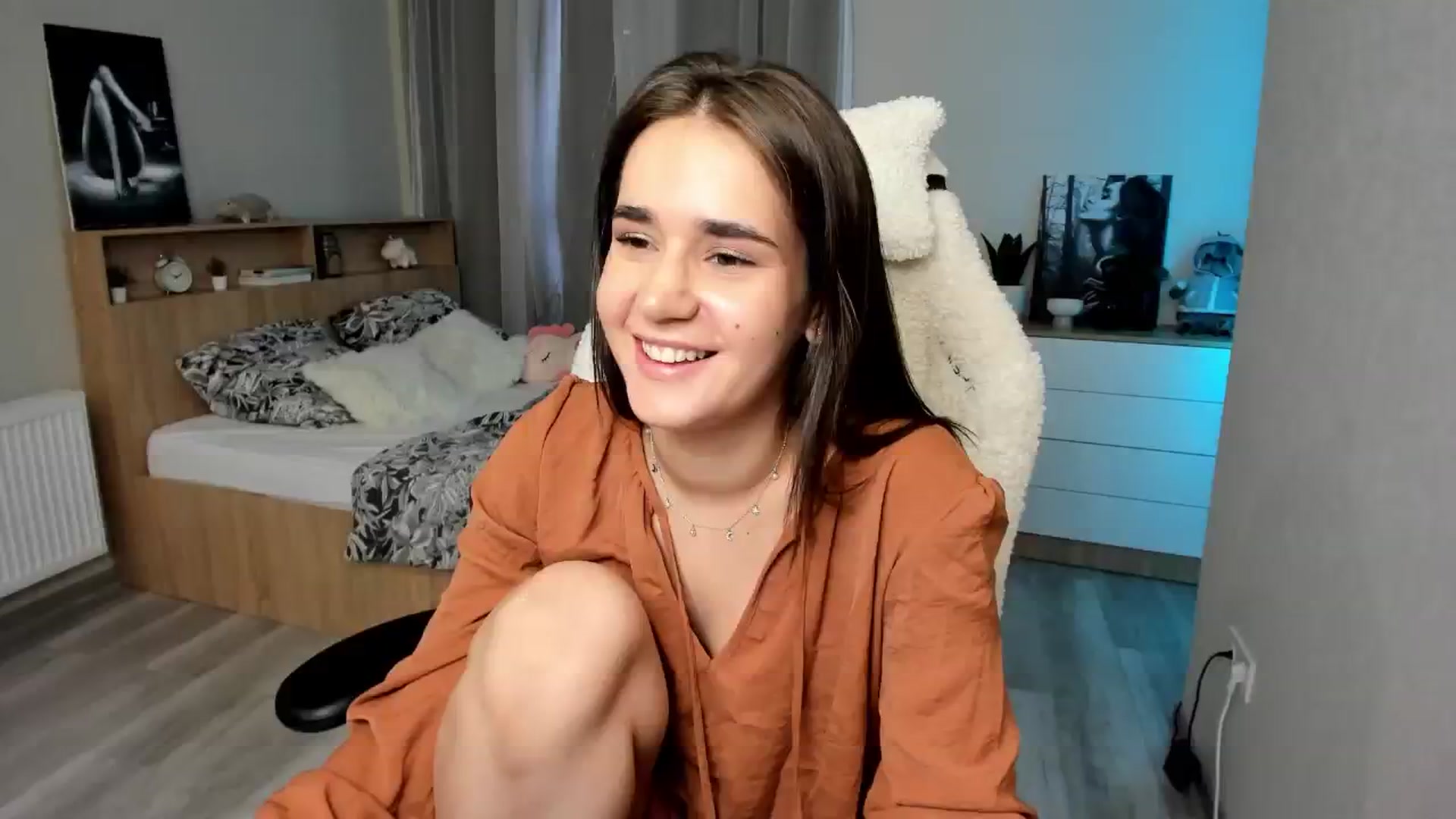 Gallery image thumbnail from Ellies_Smile's myfreecams stream on, 04/17/2024, 15:14 image 15 of 20