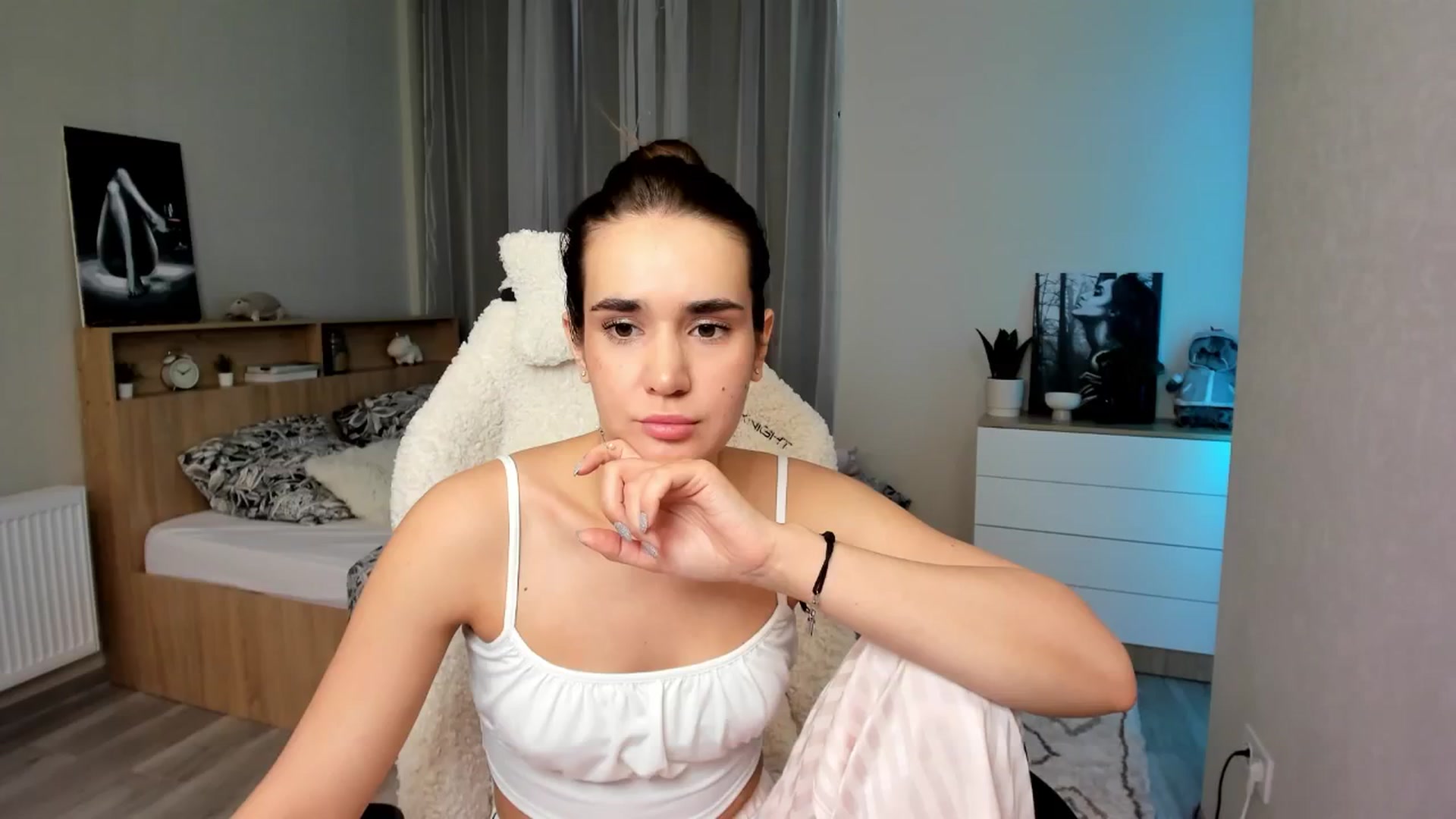 Gallery image thumbnail from Ellies_Smile's myfreecams stream on, 04/19/2024, 15:44 image 1 of 20