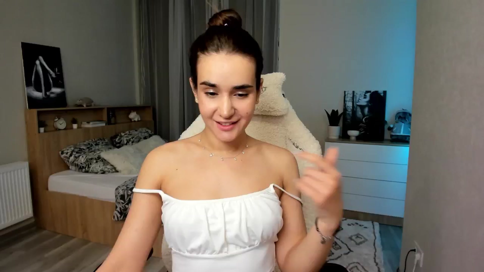 Gallery image thumbnail from Ellies_Smile's myfreecams stream on, 04/19/2024, 15:44 image 14 of 20