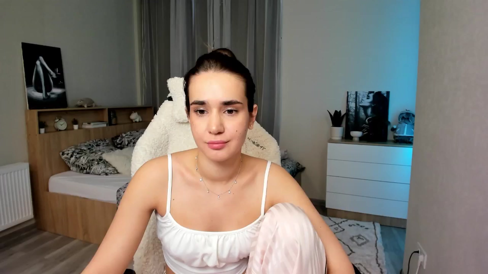 Gallery image thumbnail from Ellies_Smile's myfreecams stream on, 04/19/2024, 15:44 image 3 of 20