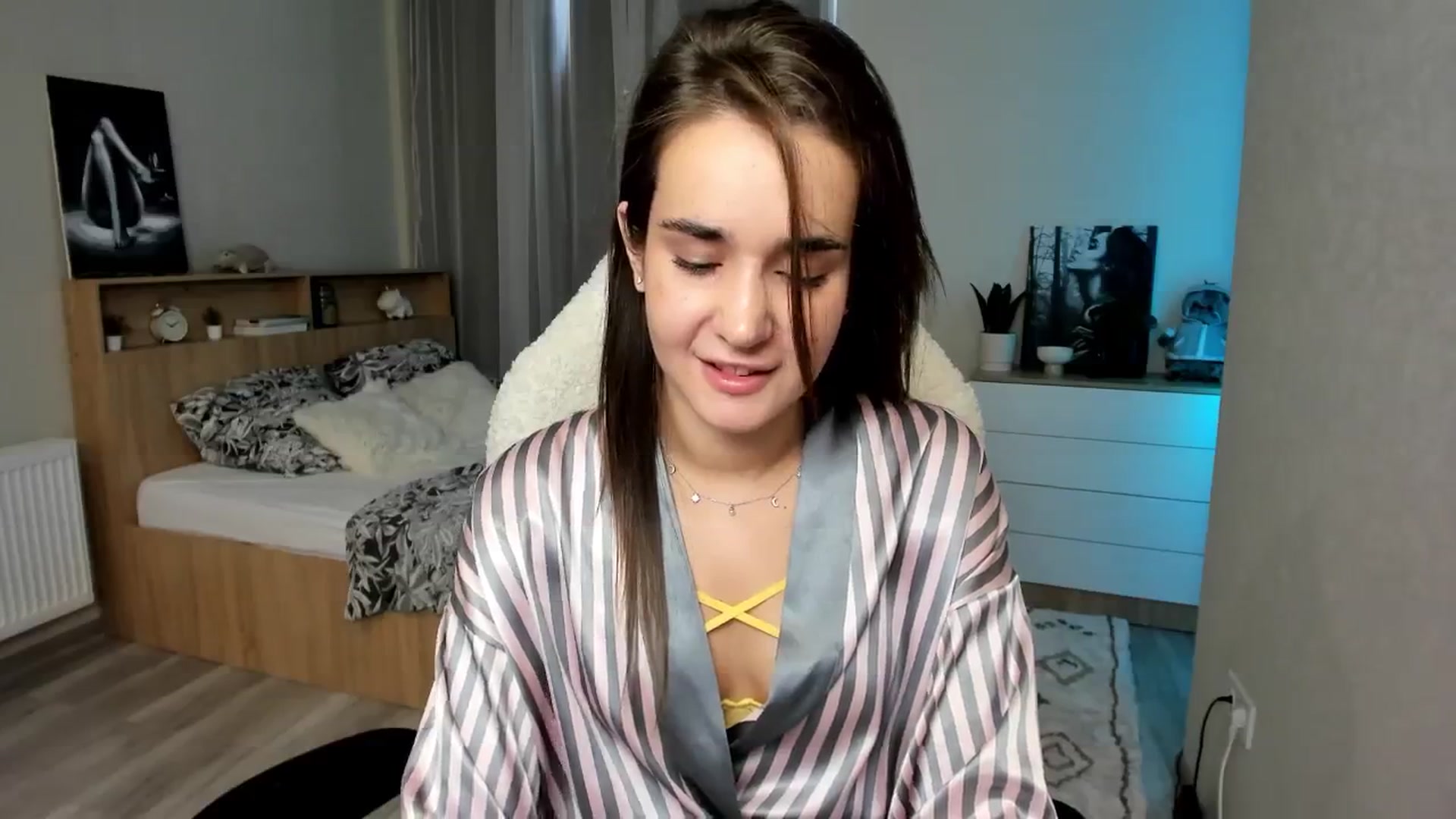 Gallery image thumbnail from Ellies_Smile's myfreecams stream on, 04/21/2024, 14:06 image 11 of 20