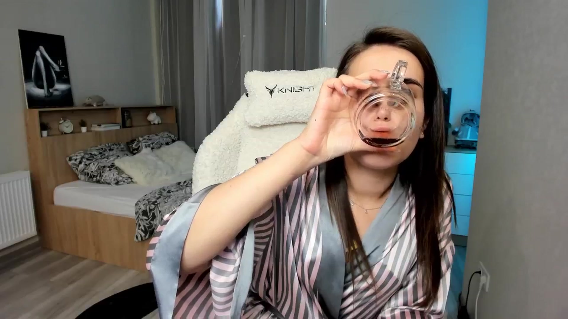 Gallery image thumbnail from Ellies_Smile's myfreecams stream on, 04/21/2024, 14:06 image 10 of 20