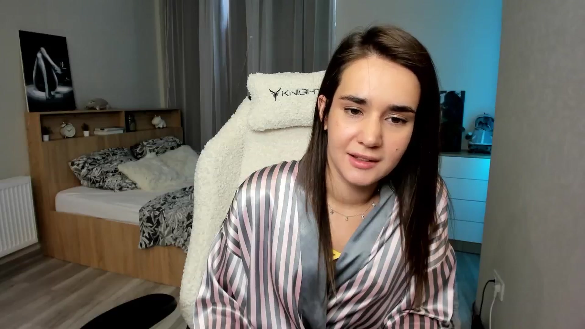 Gallery image thumbnail from Ellies_Smile's myfreecams stream on, 04/21/2024, 14:06 image 5 of 20