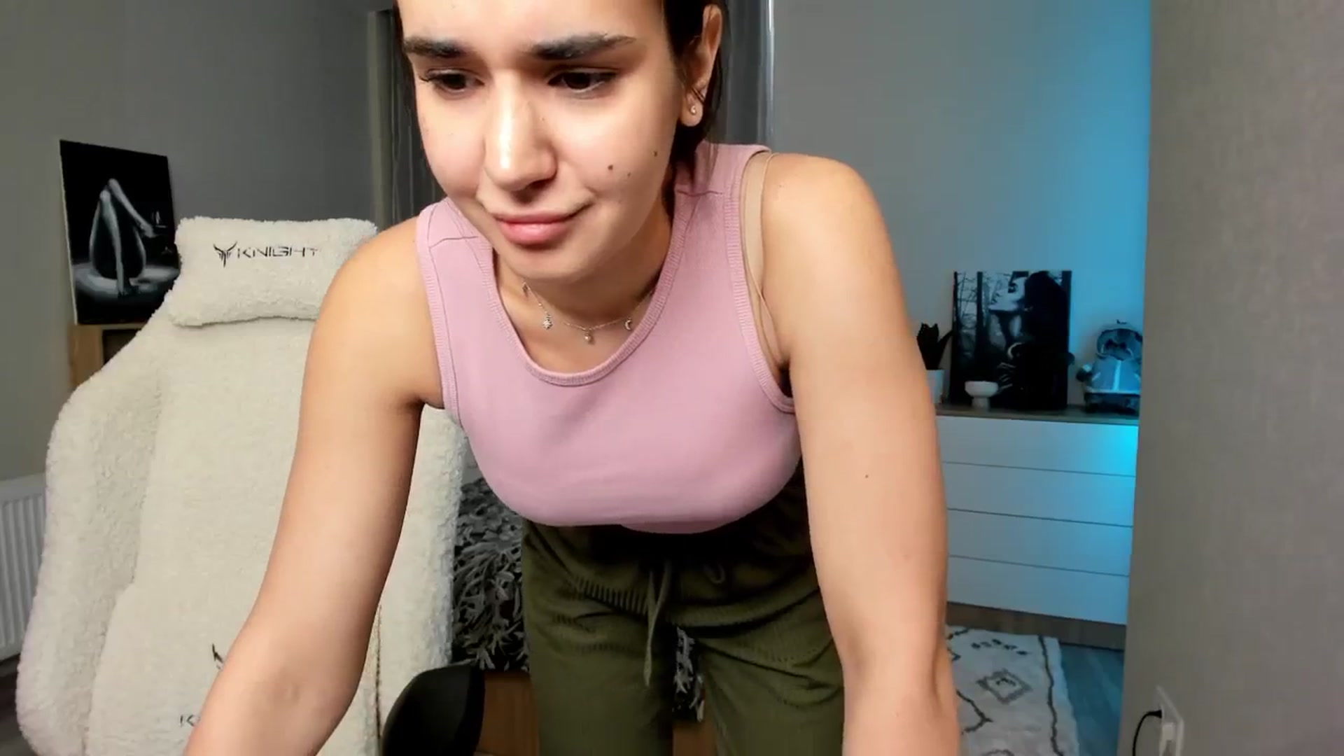 Gallery image thumbnail from Ellies_Smile's myfreecams stream on, 04/22/2024, 15:26 image 5 of 20