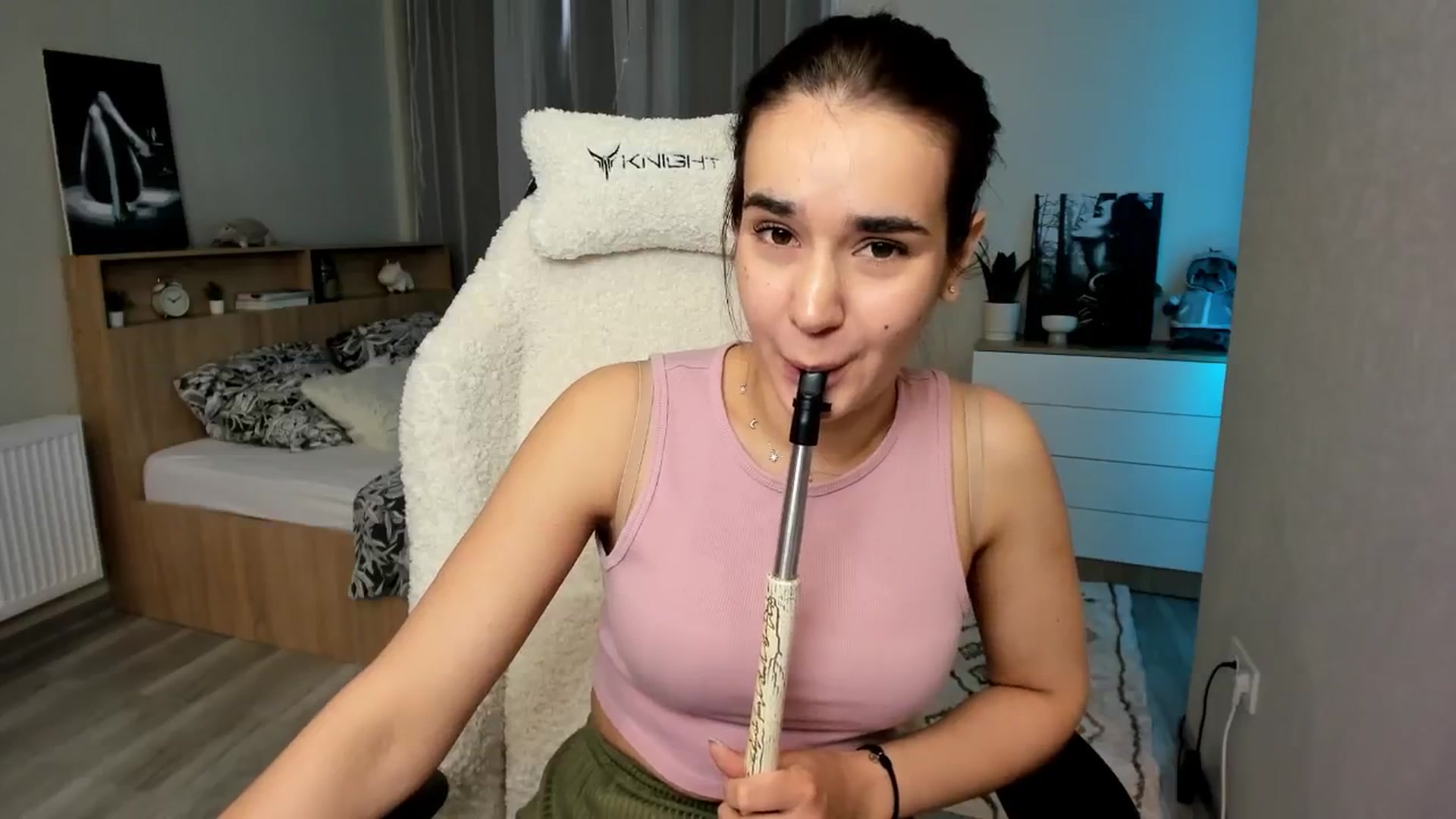 Gallery image thumbnail from Ellies_Smile's myfreecams stream on, 04/22/2024, 15:26 image 2 of 20