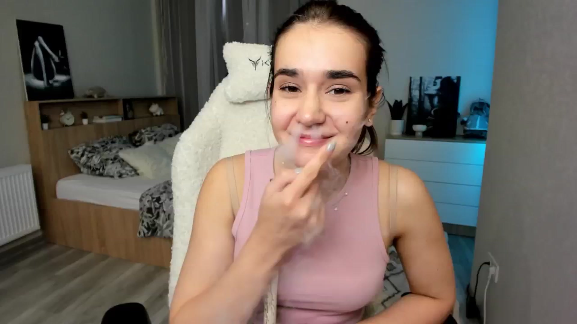 Gallery image thumbnail from Ellies_Smile's myfreecams stream on, 04/22/2024, 15:26 image 1 of 20