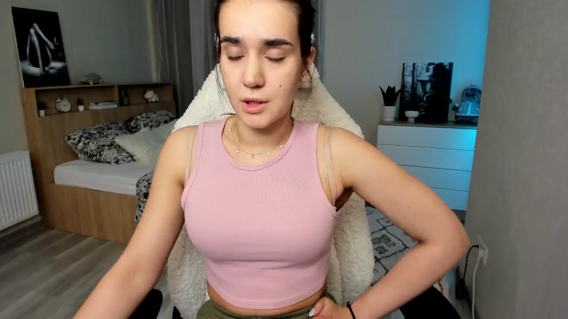 Gallery image thumbnail from Ellies_Smile's myfreecams stream on, 04/22/2024, 15:26 image 6 of 20
