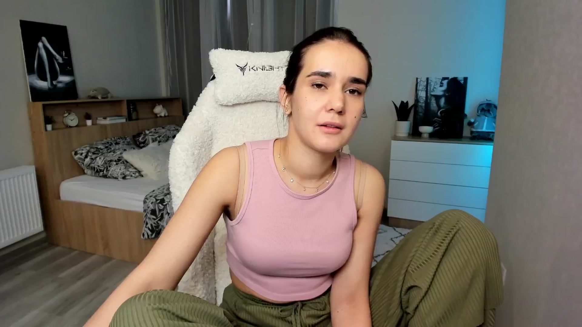 Gallery image thumbnail from Ellies_Smile's myfreecams stream on, 04/22/2024, 15:26 image 3 of 20