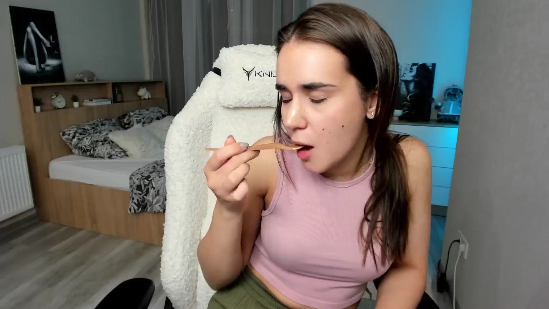 Gallery image thumbnail from Ellies_Smile's myfreecams stream on, 04/22/2024, 15:26 image 20 of 20