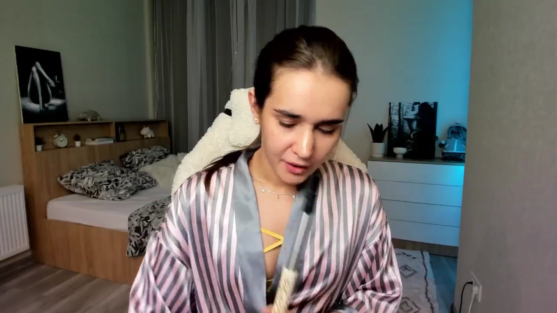 Gallery image thumbnail from Ellies_Smile's myfreecams stream on, 04/22/2024, 17:56 image 5 of 20