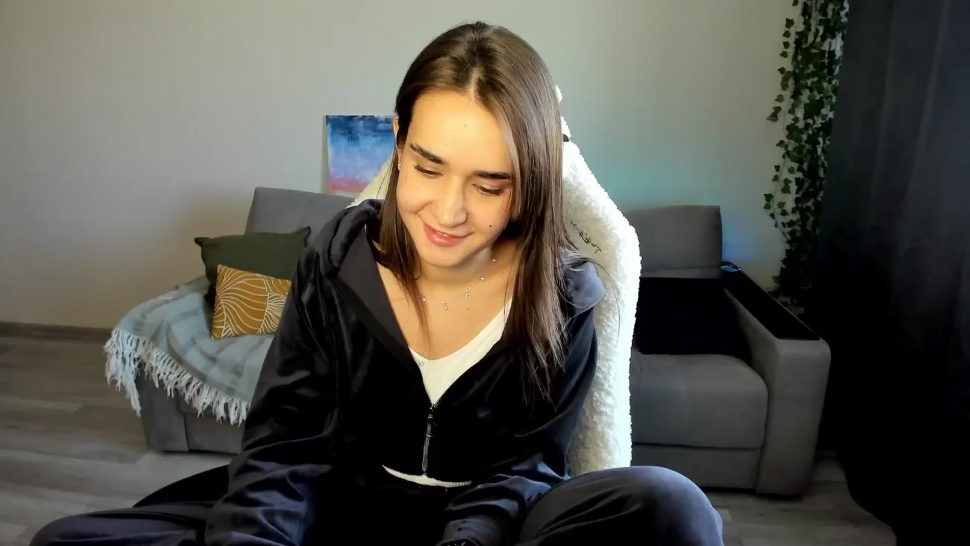Gallery image thumbnail from Ellies_Smile's myfreecams stream on, 05/08/2024, 12:32 image 10 of 20