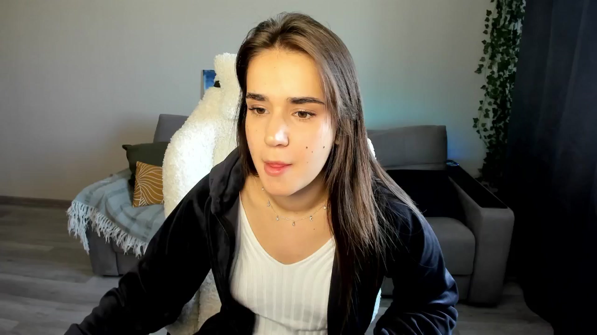 Gallery image thumbnail from Ellies_Smile's myfreecams stream on, 05/08/2024, 12:32 image 1 of 20