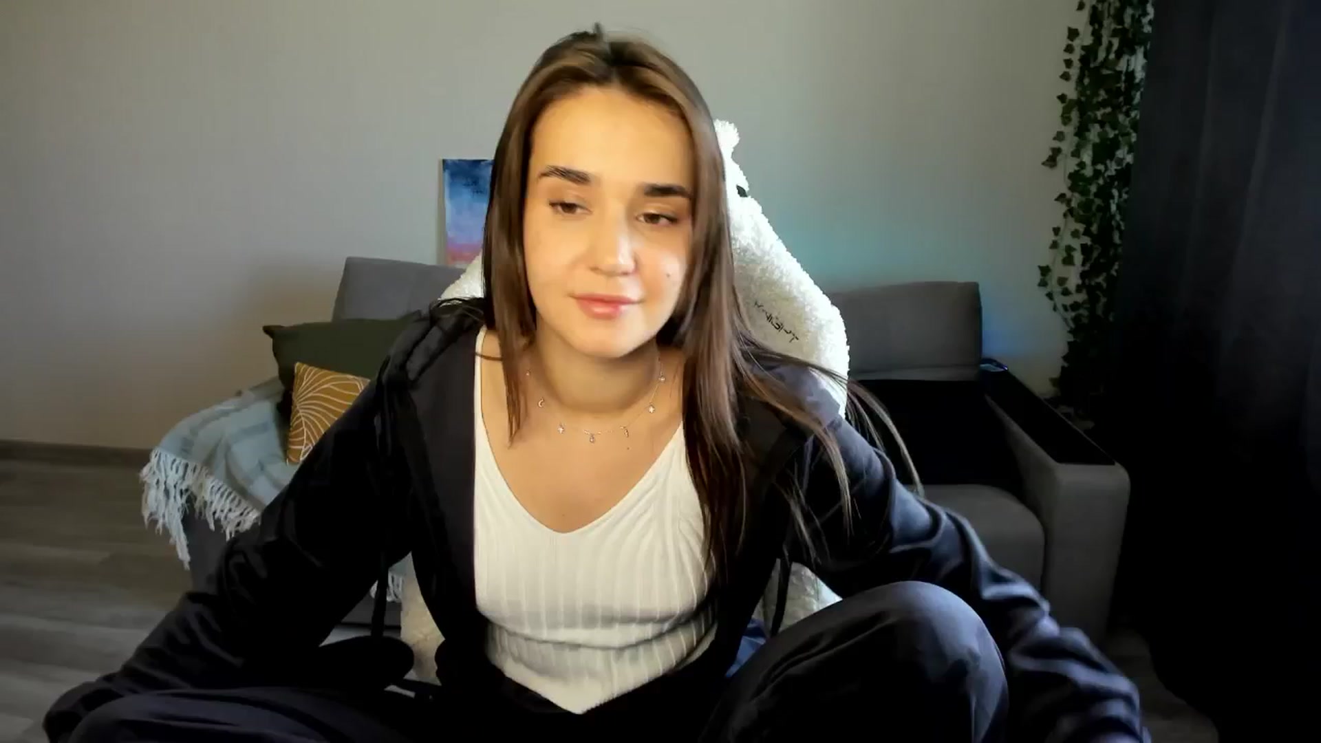 Gallery image thumbnail from Ellies_Smile's myfreecams stream on, 05/08/2024, 12:32 image 11 of 20