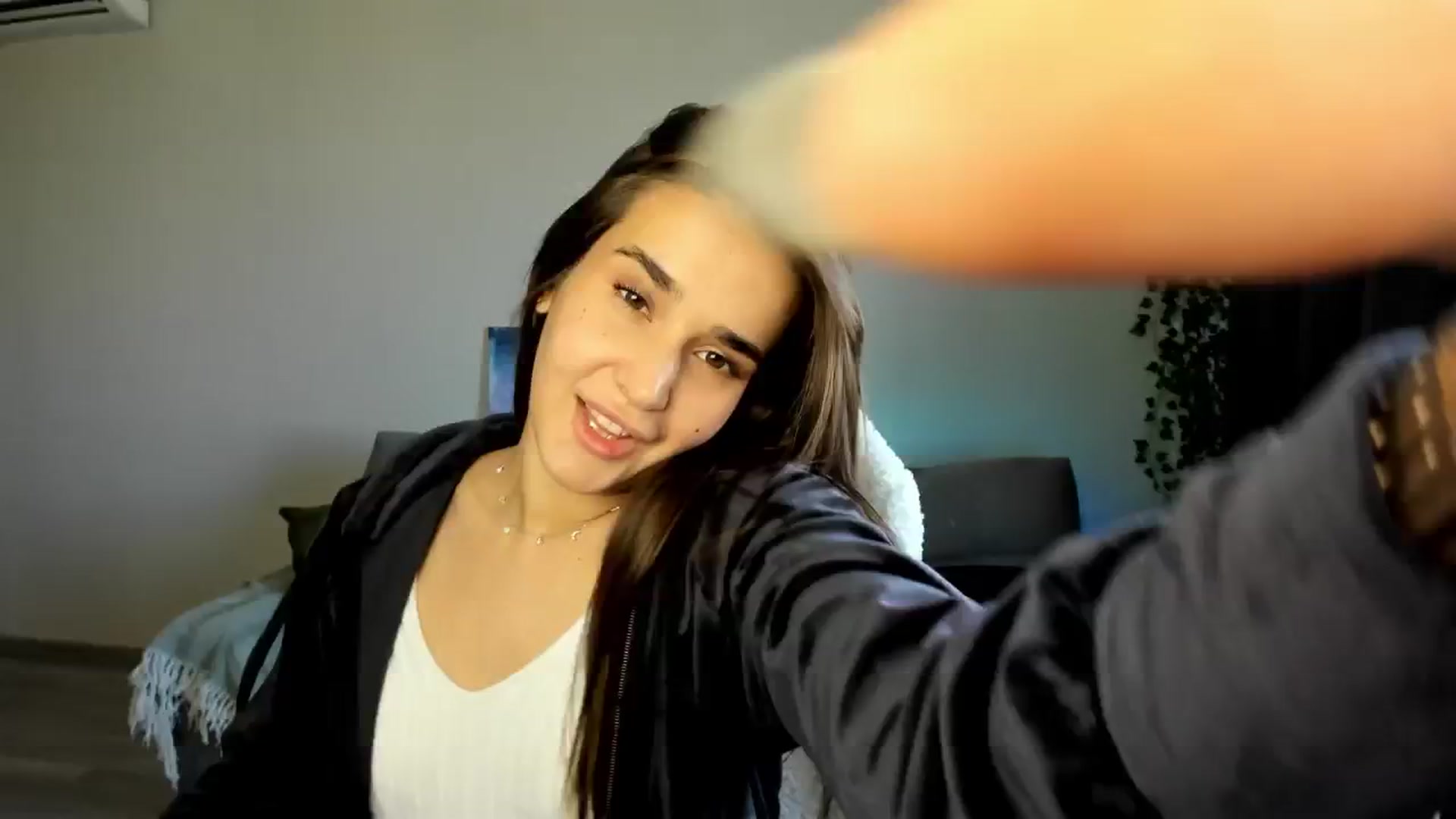 Gallery image thumbnail from Ellies_Smile's myfreecams stream on, 05/08/2024, 12:32 image 20 of 20