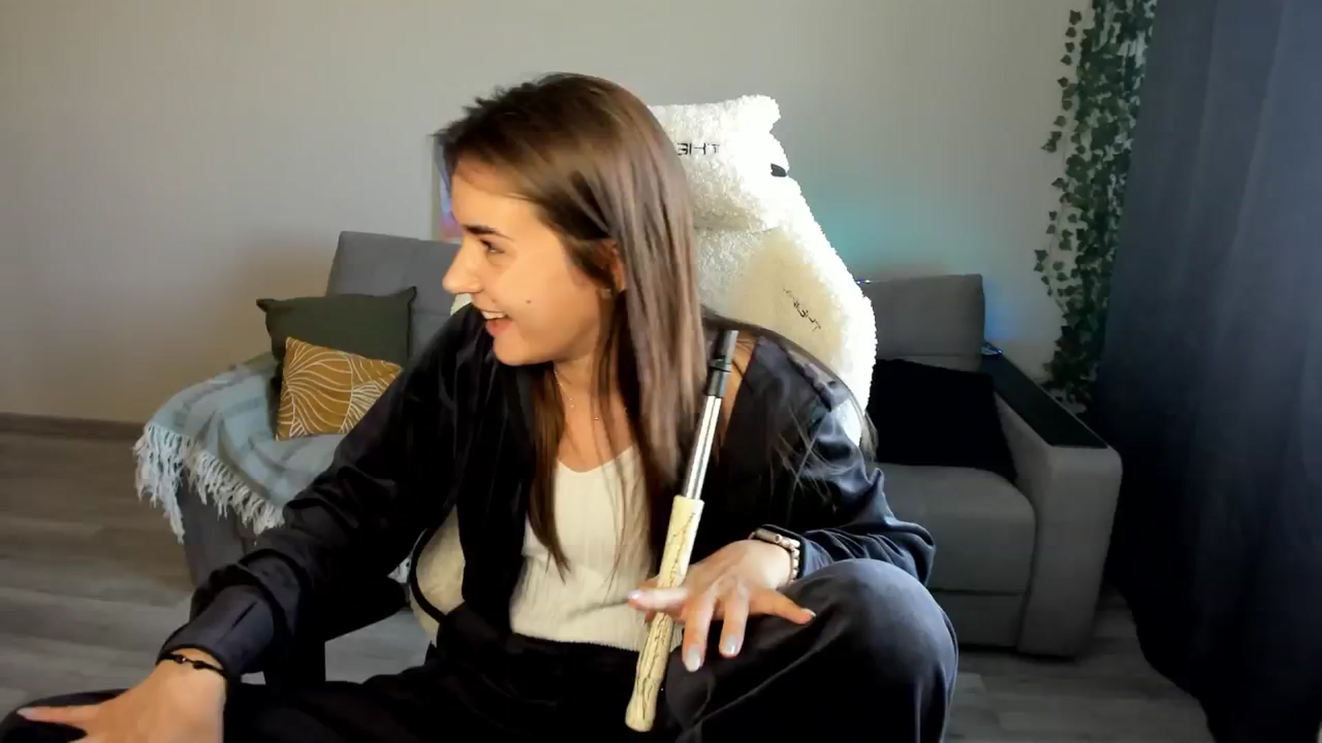 Gallery image thumbnail from Ellies_Smile's myfreecams stream on, 05/08/2024, 14:19 image 17 of 20