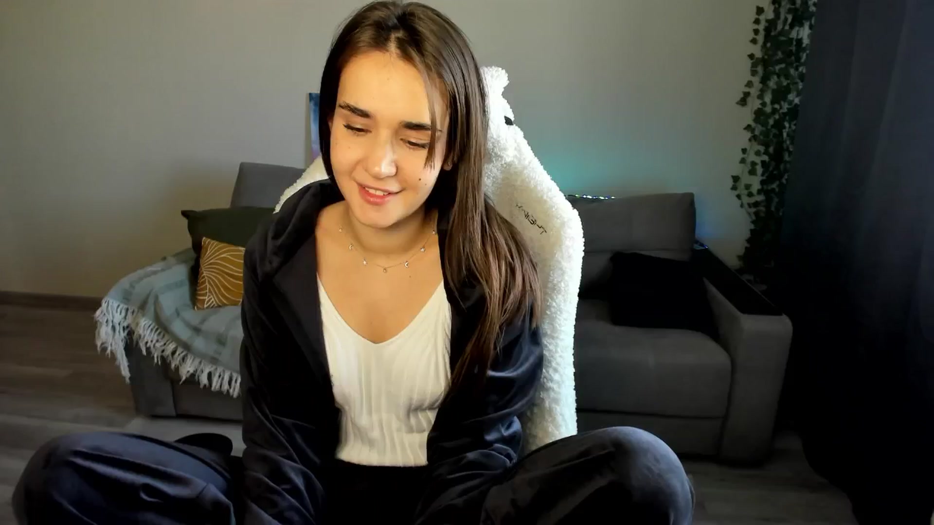 Gallery image thumbnail from Ellies_Smile's myfreecams stream on, 05/08/2024, 14:19 image 13 of 20