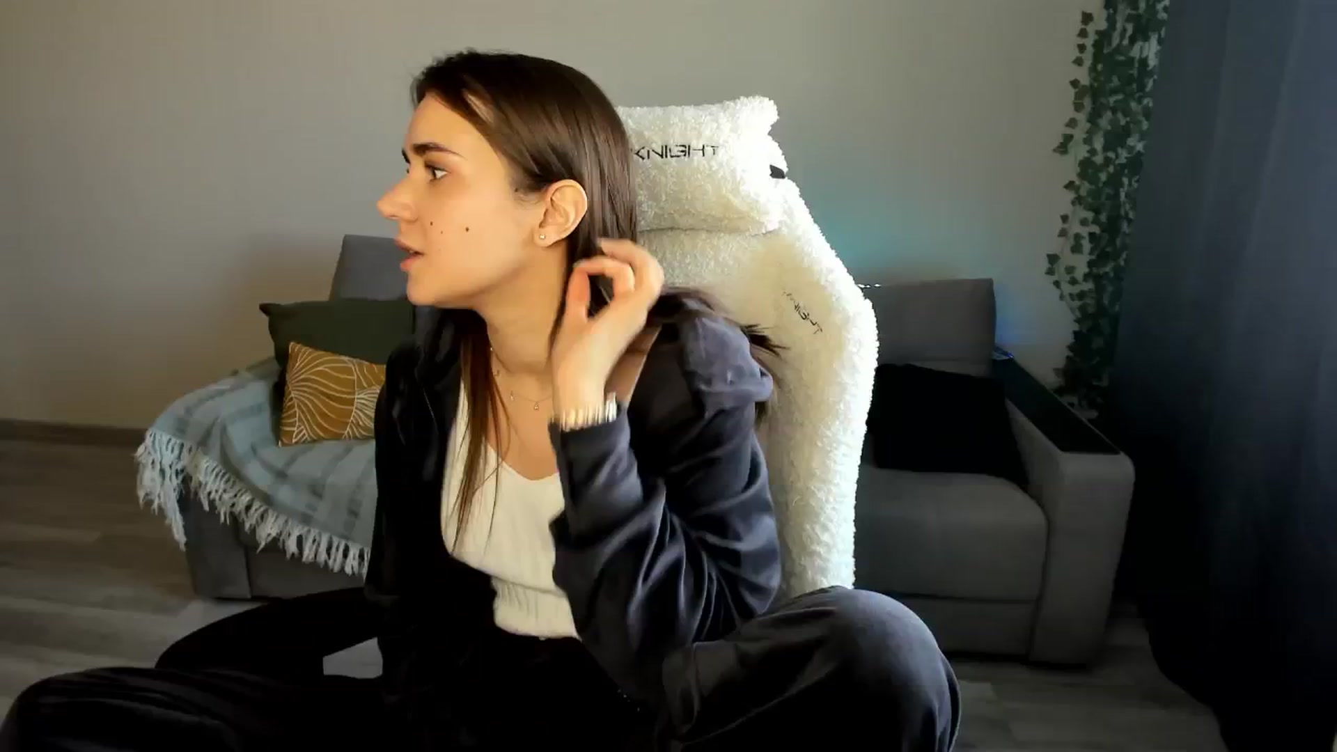 Gallery image thumbnail from Ellies_Smile's myfreecams stream on, 05/08/2024, 14:19 image 15 of 20