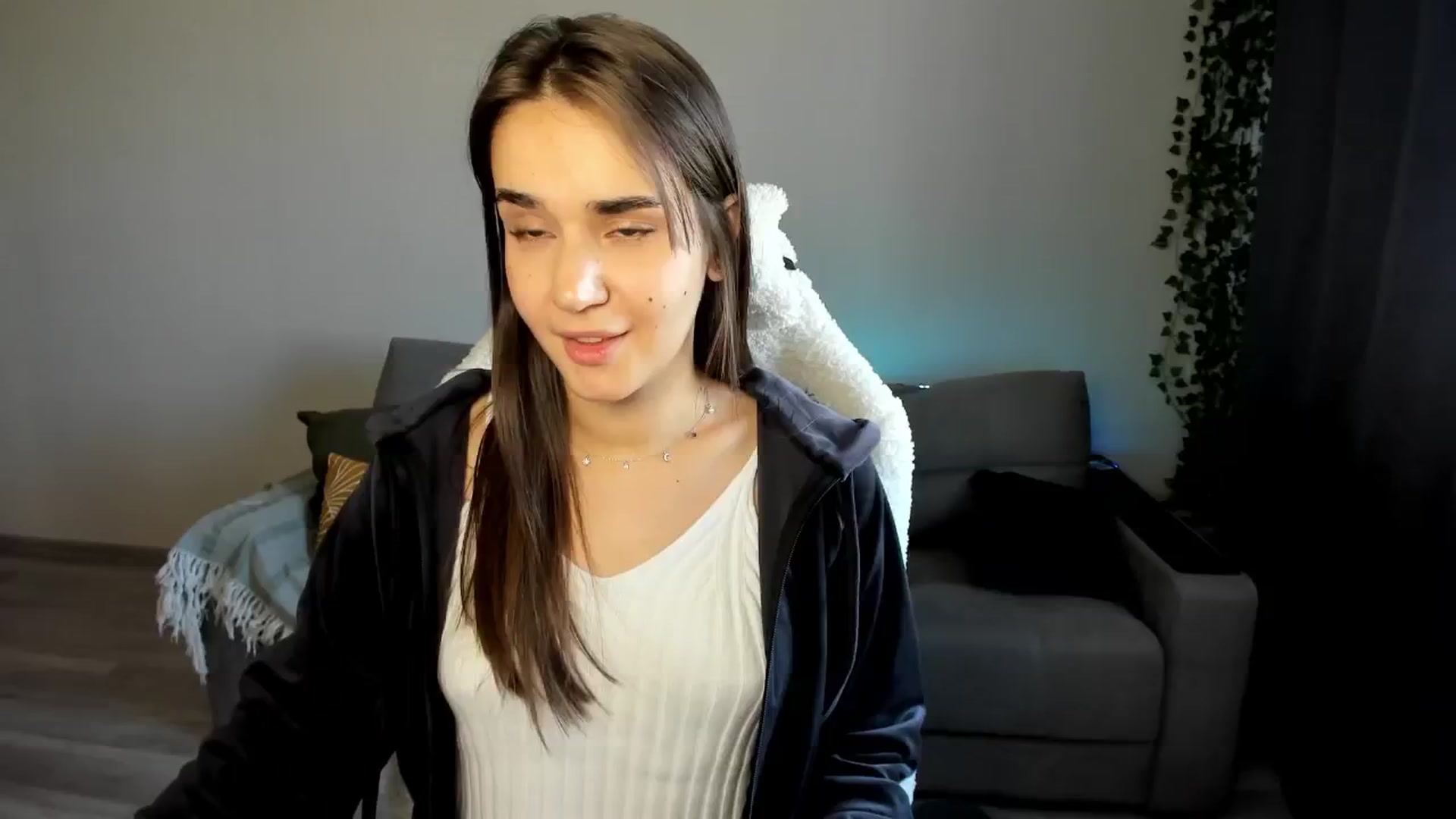 Gallery image thumbnail from Ellies_Smile's myfreecams stream on, 05/08/2024, 14:19 image 8 of 20