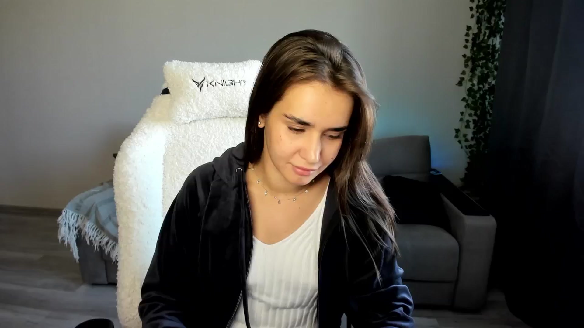 Gallery image thumbnail from Ellies_Smile's myfreecams stream on, 05/08/2024, 14:19 image 1 of 20