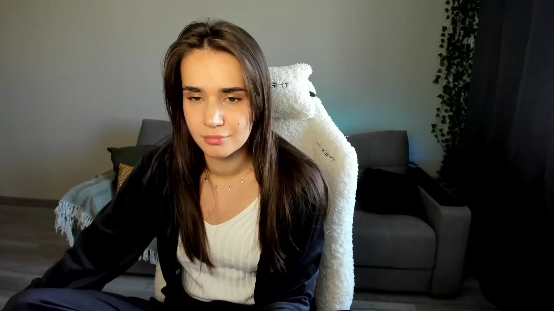 Gallery image thumbnail from Ellies_Smile's myfreecams stream on, 05/08/2024, 14:19 image 3 of 20