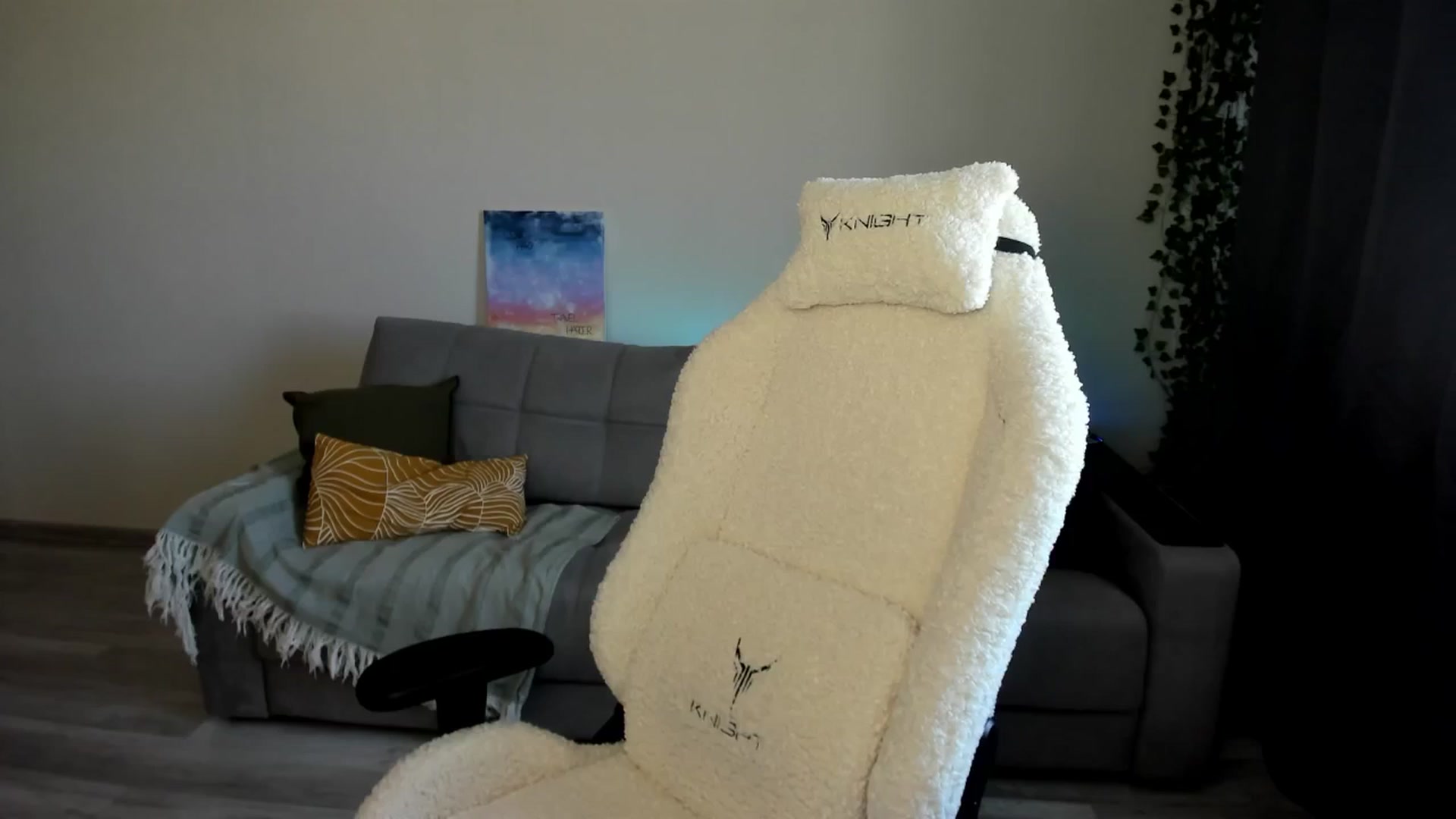 Gallery image thumbnail from Ellies_Smile's myfreecams stream on, 05/08/2024, 14:19 image 5 of 20