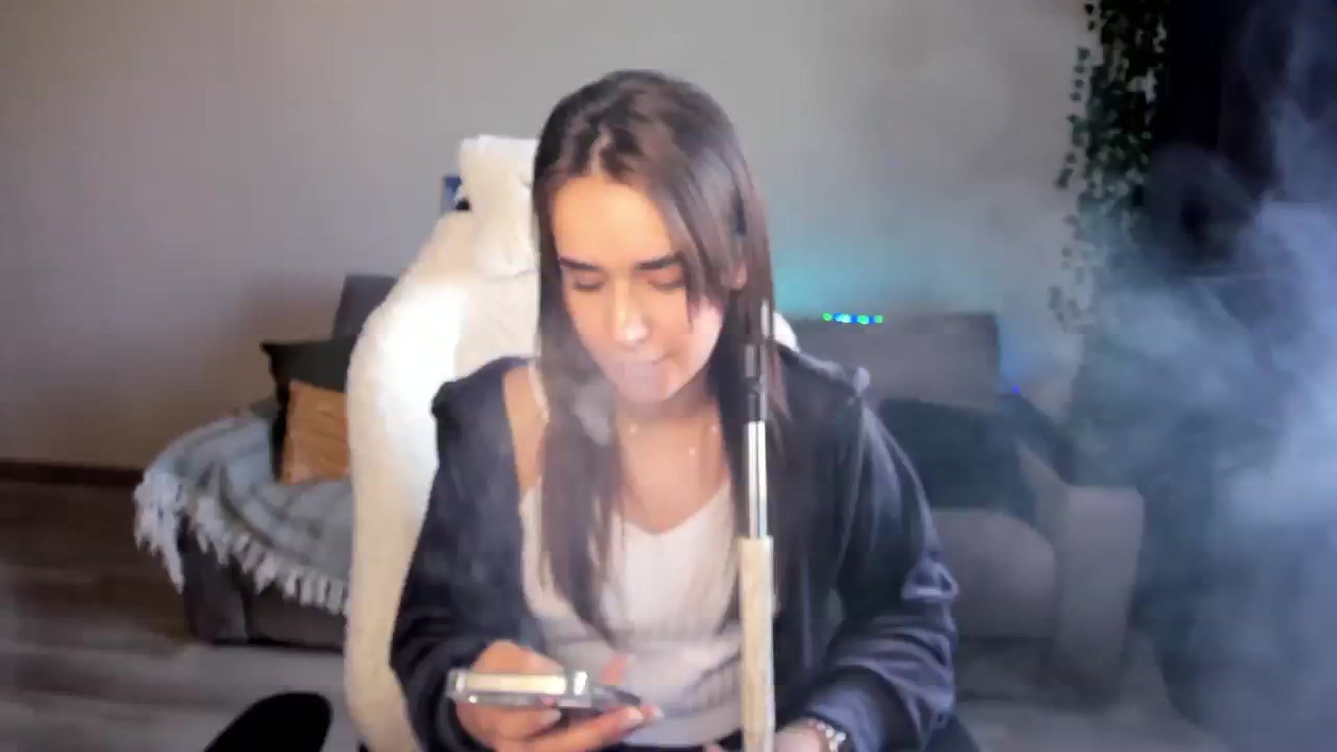 Gallery image thumbnail from Ellies_Smile's myfreecams stream on, 05/08/2024, 15:23 image 5 of 20