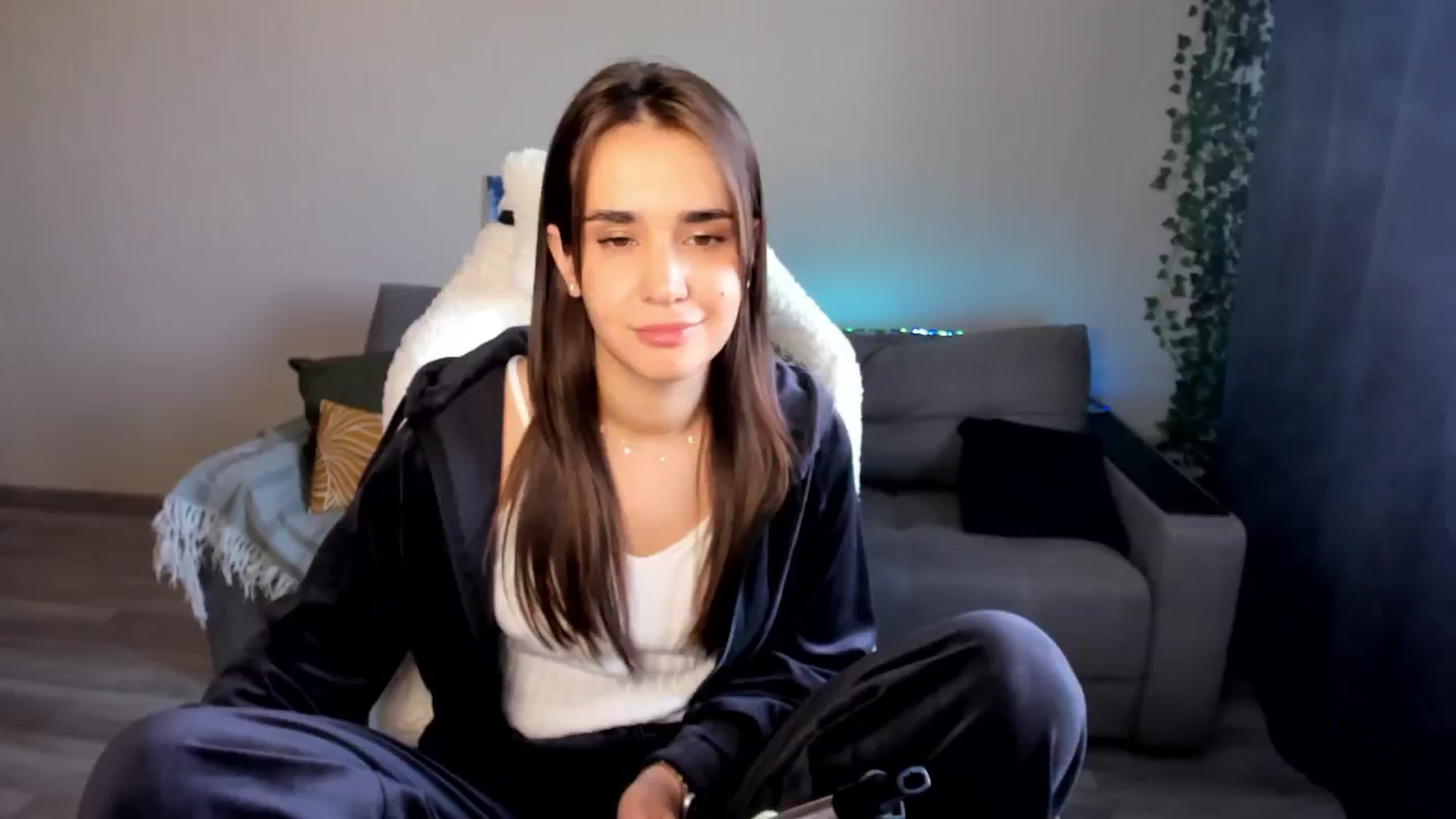 Gallery image thumbnail from Ellies_Smile's myfreecams stream on, 05/08/2024, 15:23 image 9 of 20