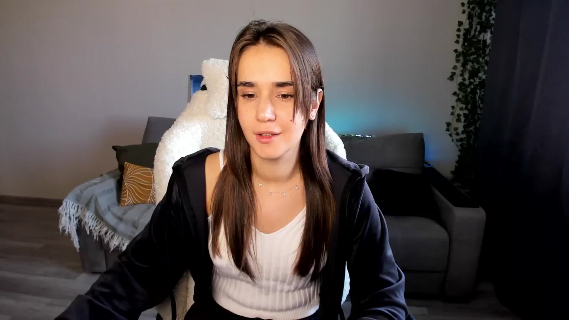 Gallery image thumbnail from Ellies_Smile's myfreecams stream on, 05/08/2024, 15:23 image 6 of 20