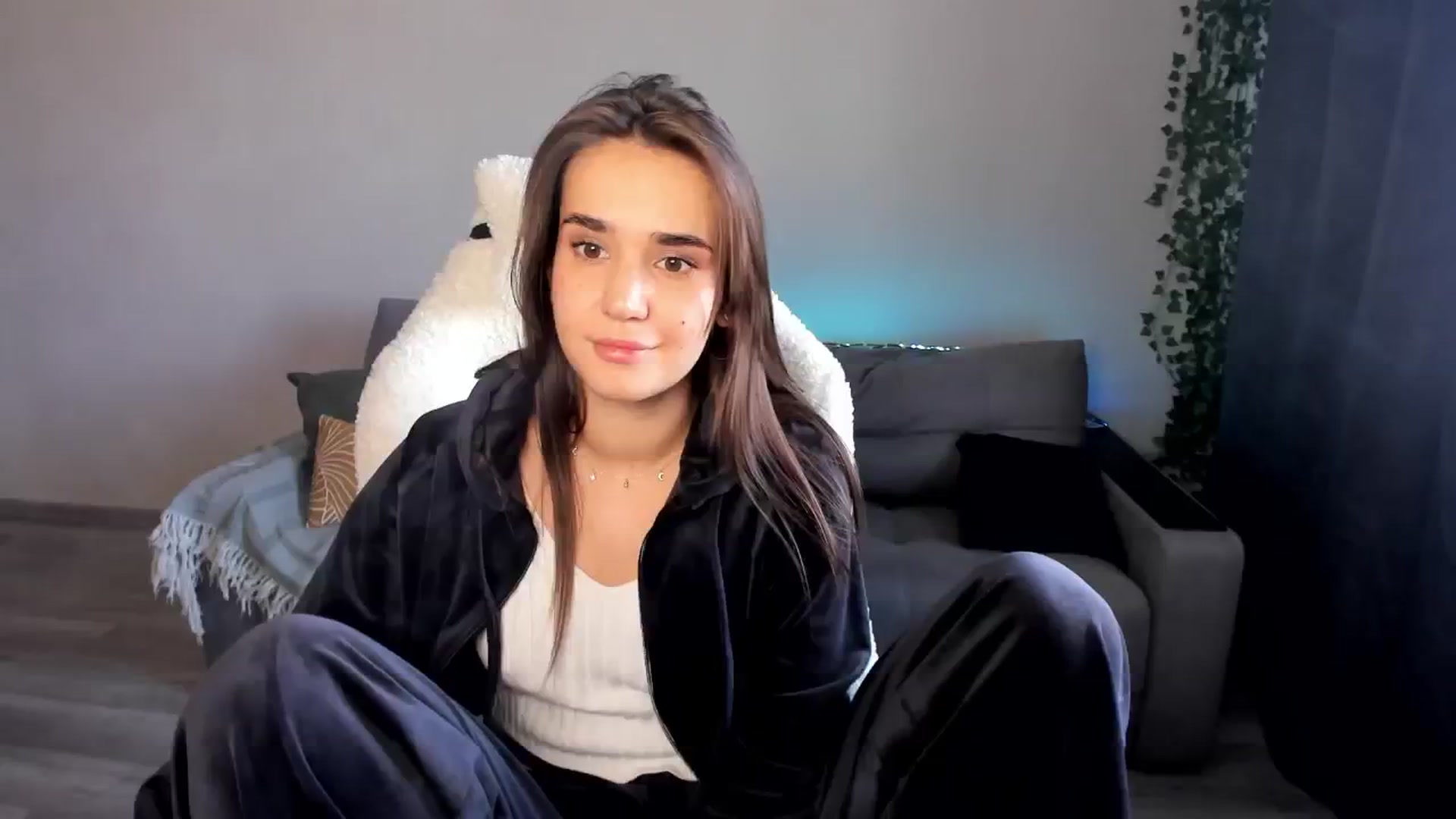 Gallery image thumbnail from Ellies_Smile's myfreecams stream on, 05/08/2024, 15:23 image 1 of 20