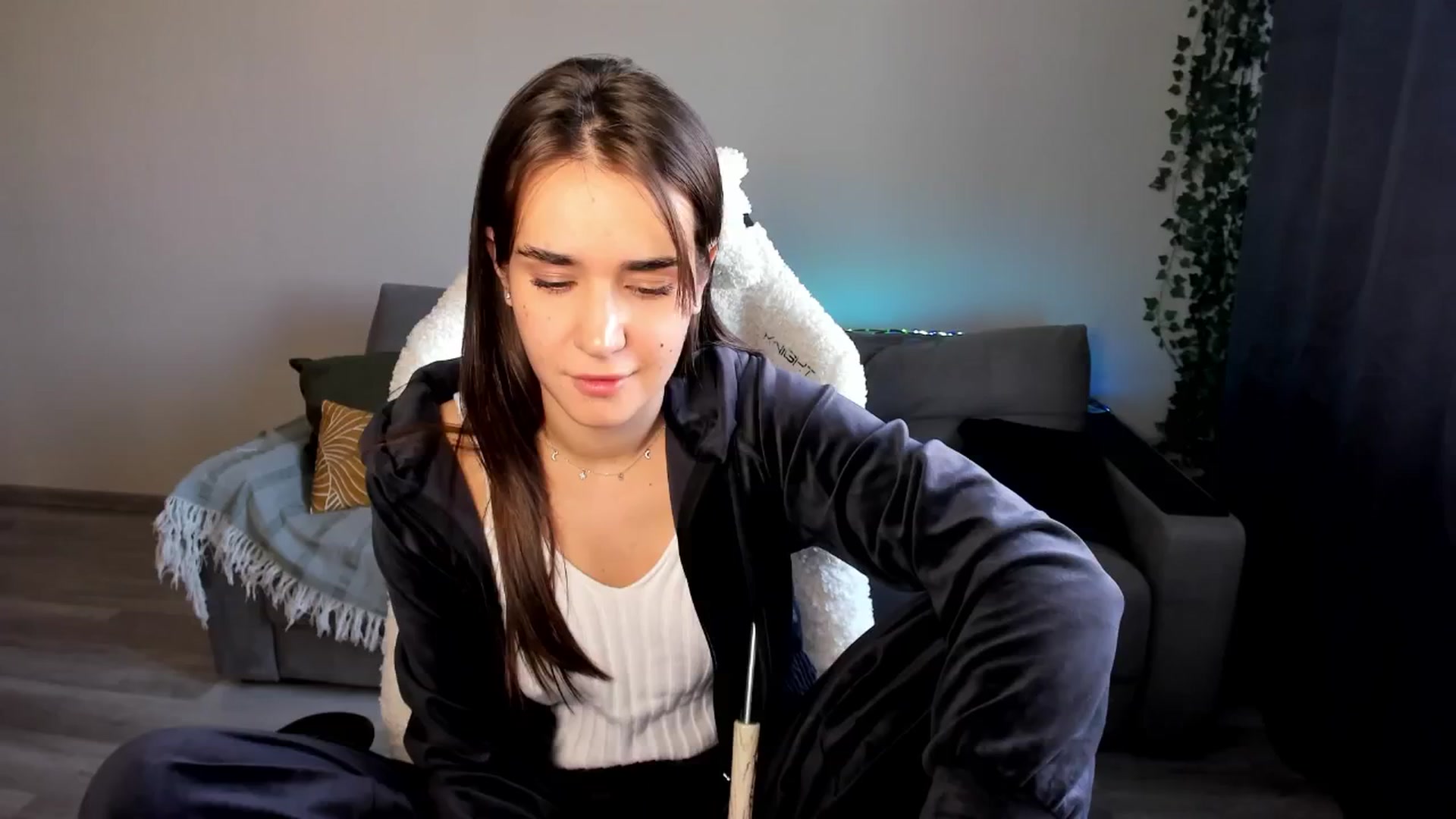 Gallery image thumbnail from Ellies_Smile's myfreecams stream on, 05/08/2024, 15:23 image 13 of 20