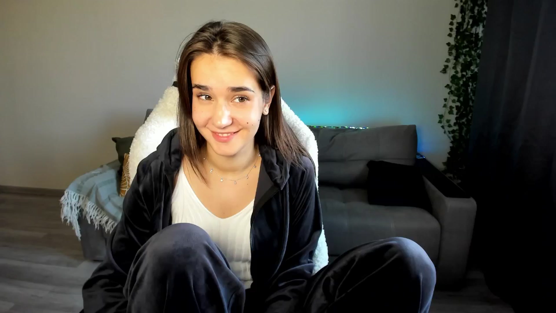 Gallery image thumbnail from Ellies_Smile's myfreecams stream on, 05/08/2024, 15:42 image 1 of 20