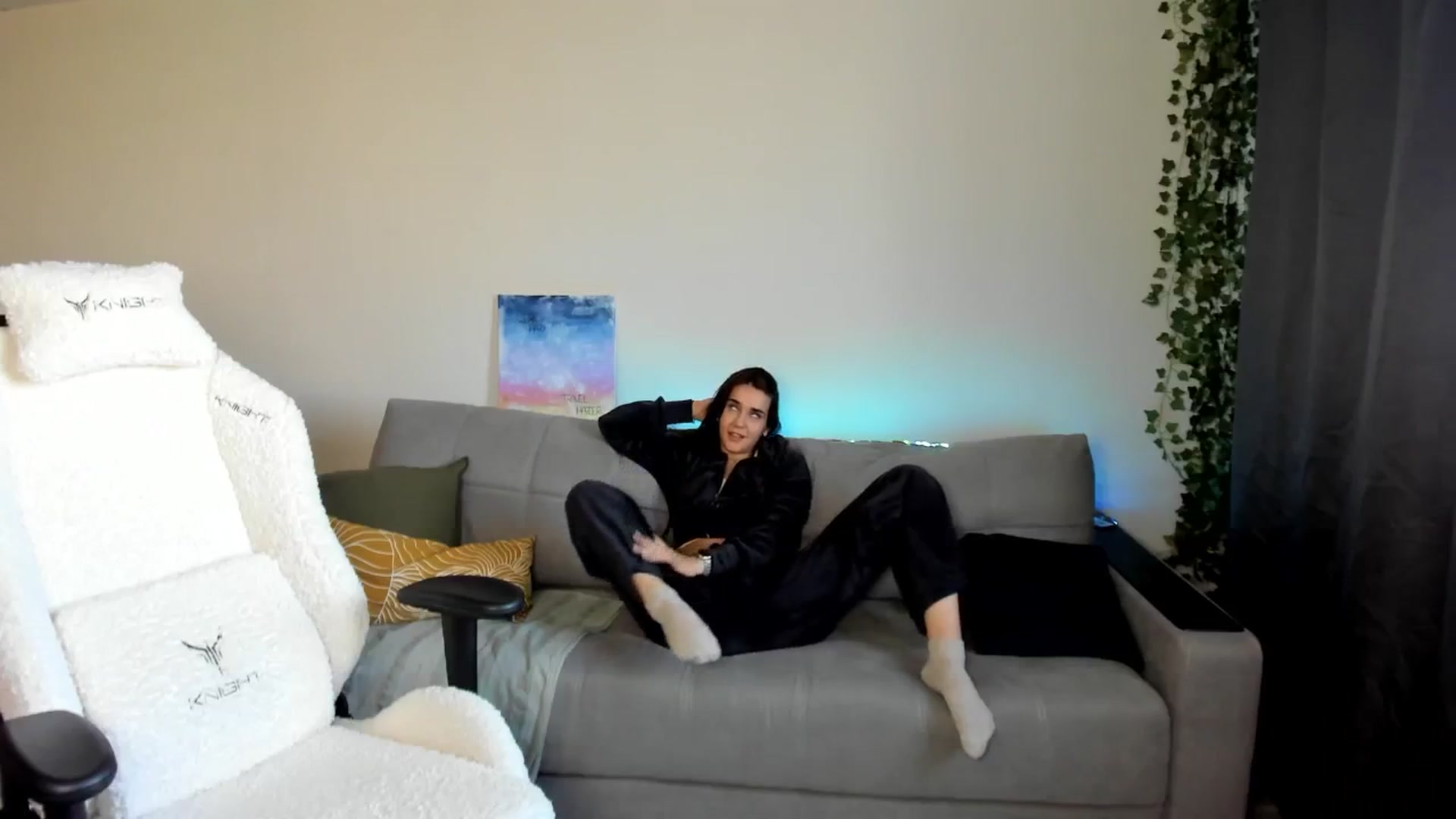 Gallery image thumbnail from Ellies_Smile's myfreecams stream on, 05/08/2024, 15:42 image 14 of 20