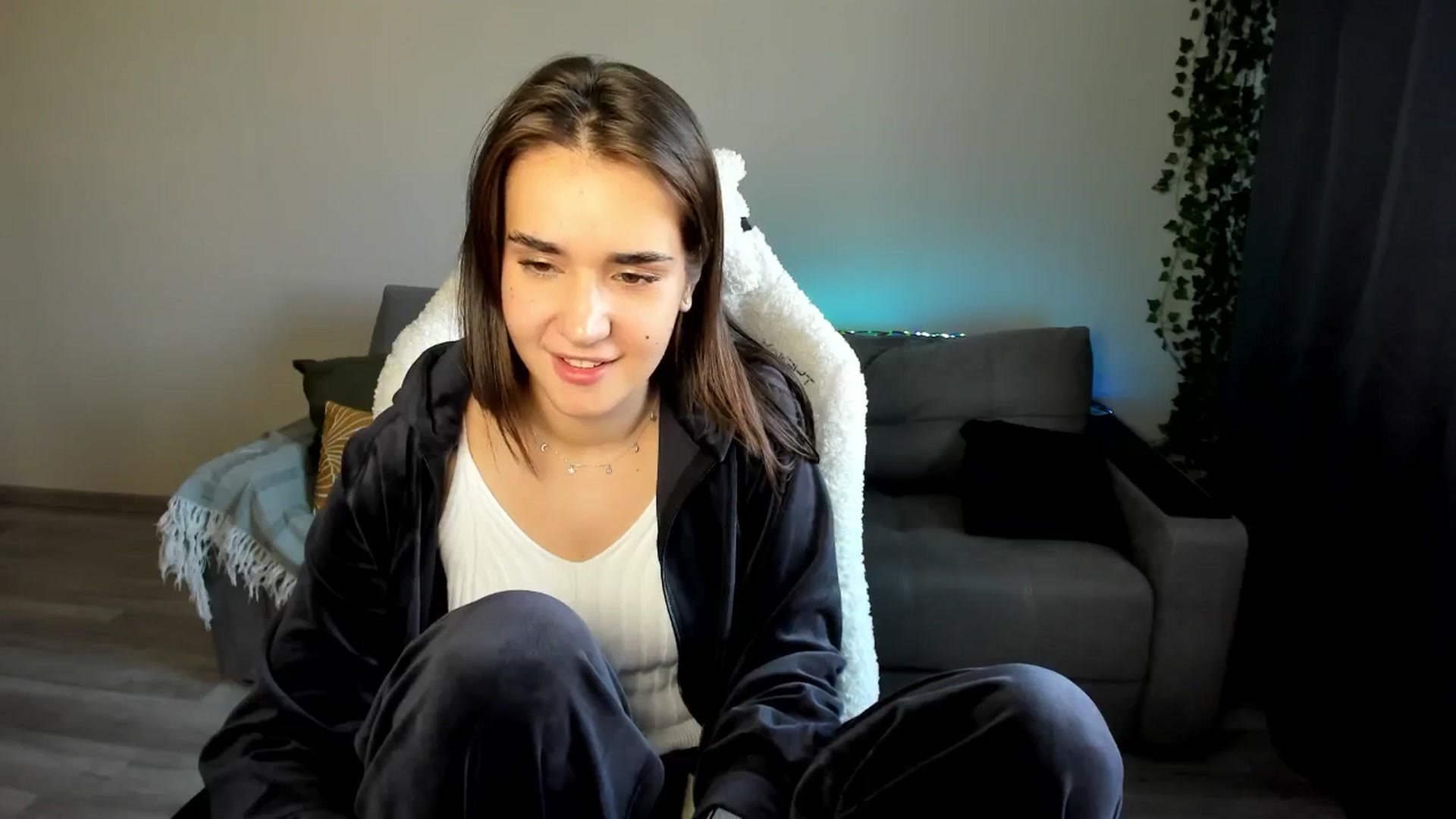 Gallery image thumbnail from Ellies_Smile's myfreecams stream on, 05/08/2024, 15:42 image 2 of 20