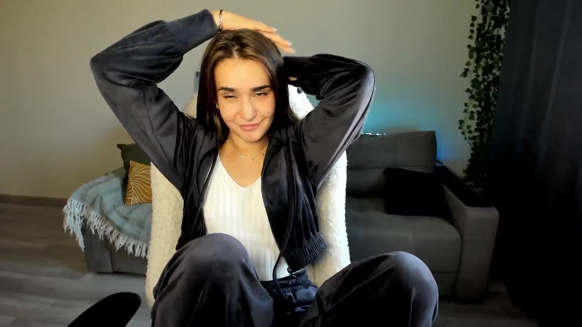 Gallery image thumbnail from Ellies_Smile's myfreecams stream on, 05/08/2024, 15:42 image 4 of 20